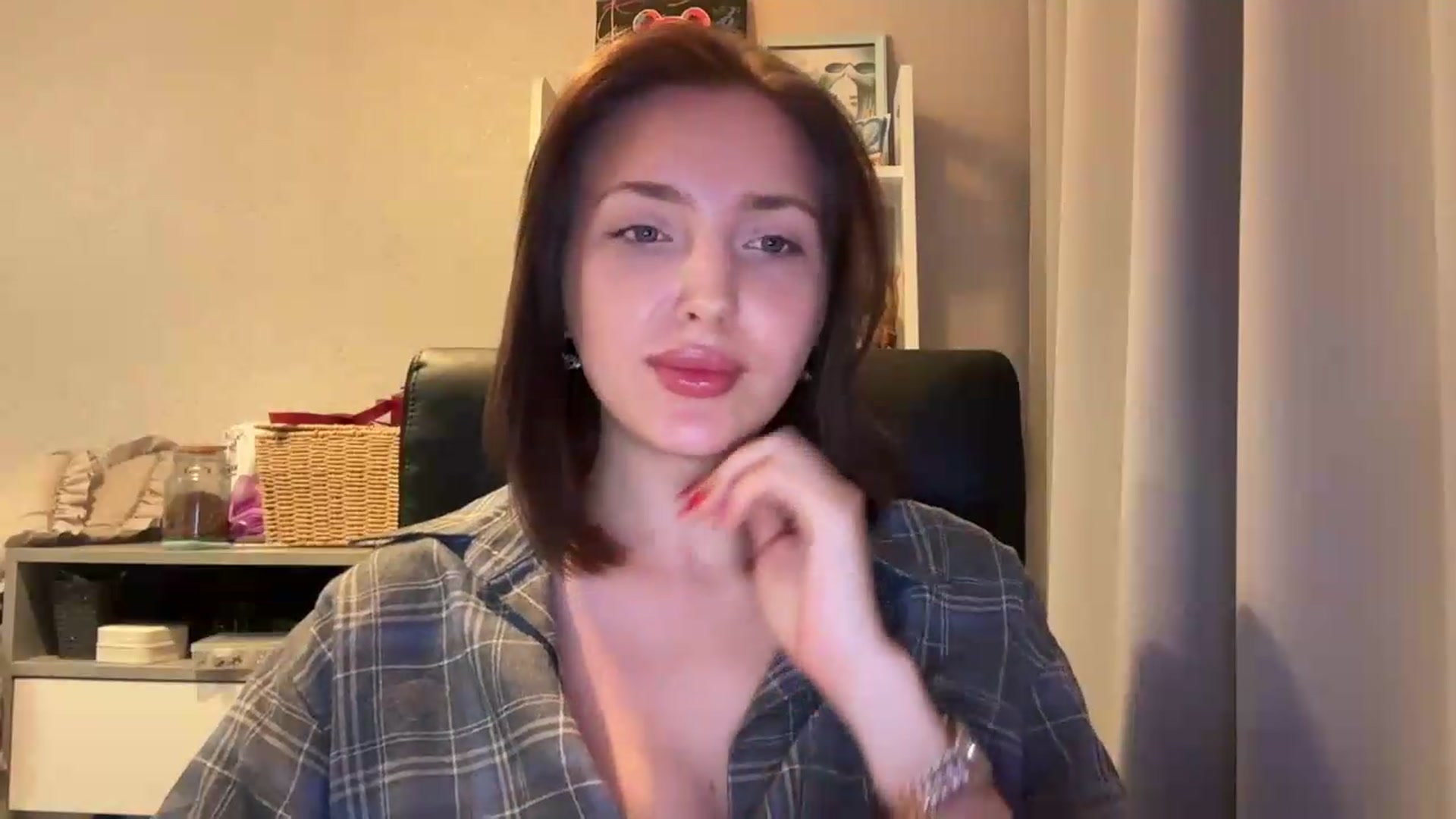 Gallery image thumbnail from Di_Pearl's myfreecams stream on, 06/09/2026, 22:12 image 10 of 20