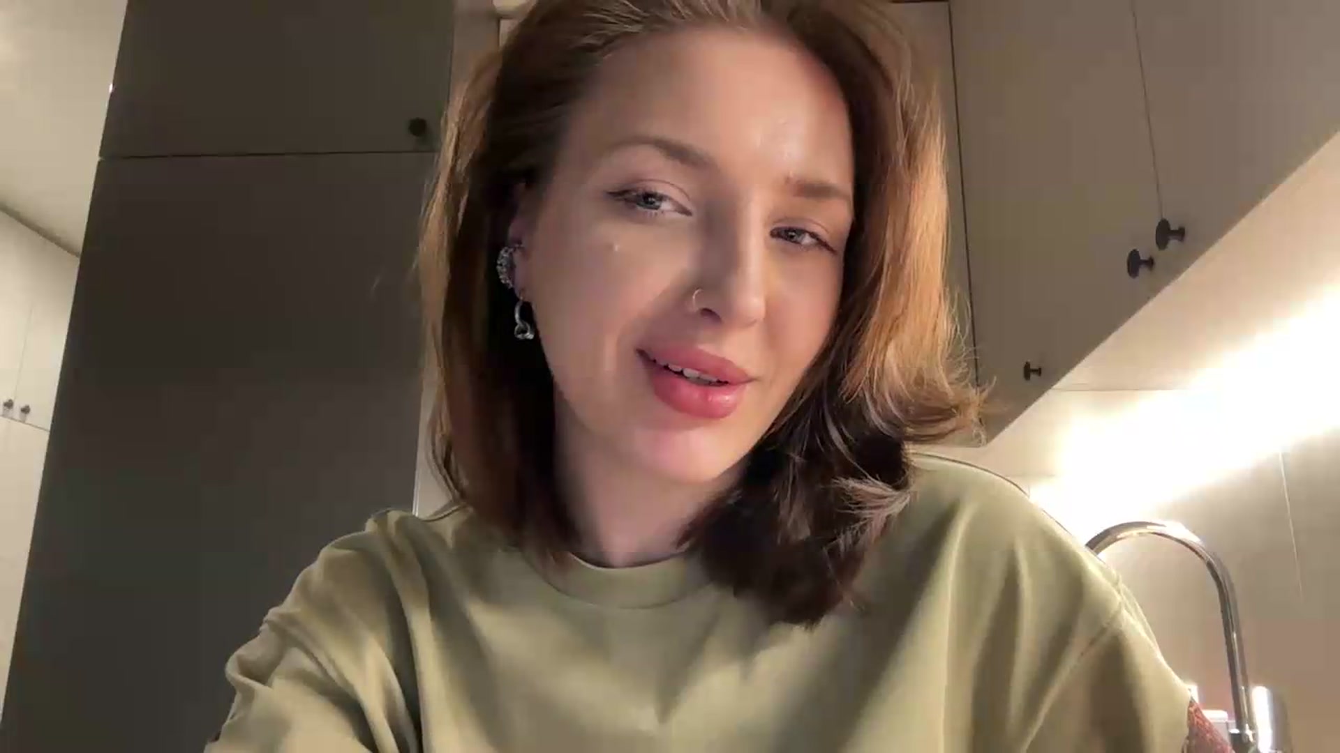 Gallery image thumbnail from Di_Pearl's myfreecams stream on, 06/10/2026, 22:24 image 15 of 20