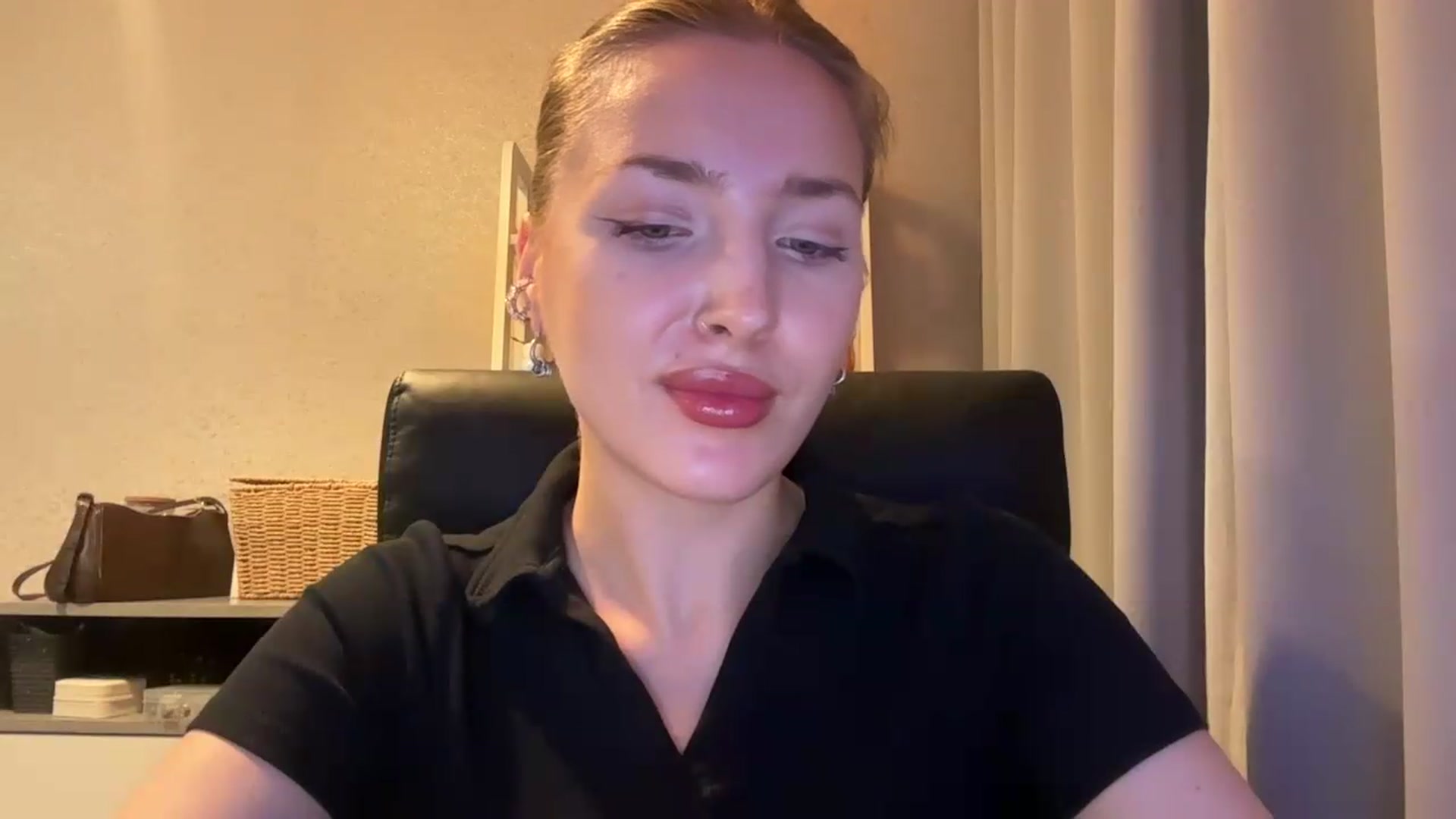 Gallery image thumbnail from Di_Pearl's myfreecams stream on, 06/12/2026, 22:09 image 2 of 20