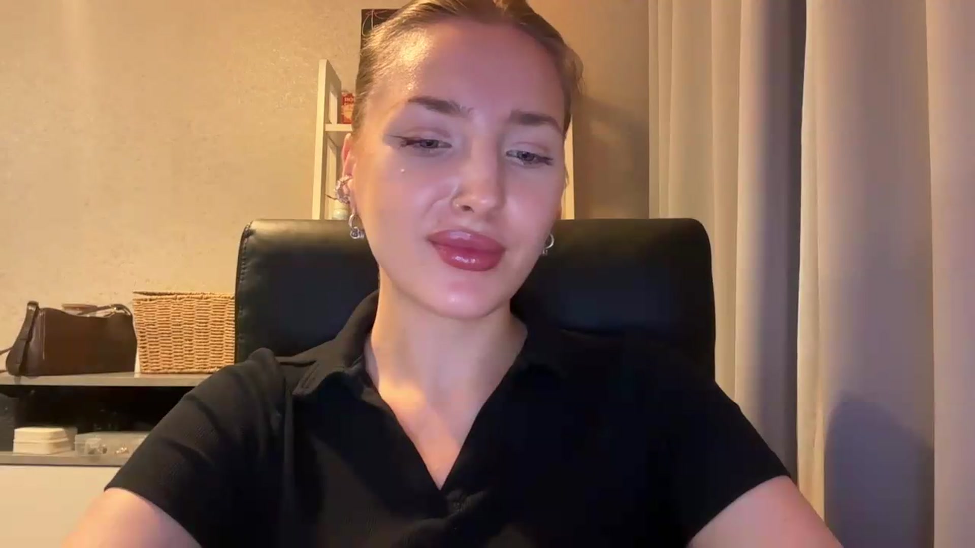 Gallery image thumbnail from Di_Pearl's myfreecams stream on, 06/12/2026, 22:09 image 4 of 20