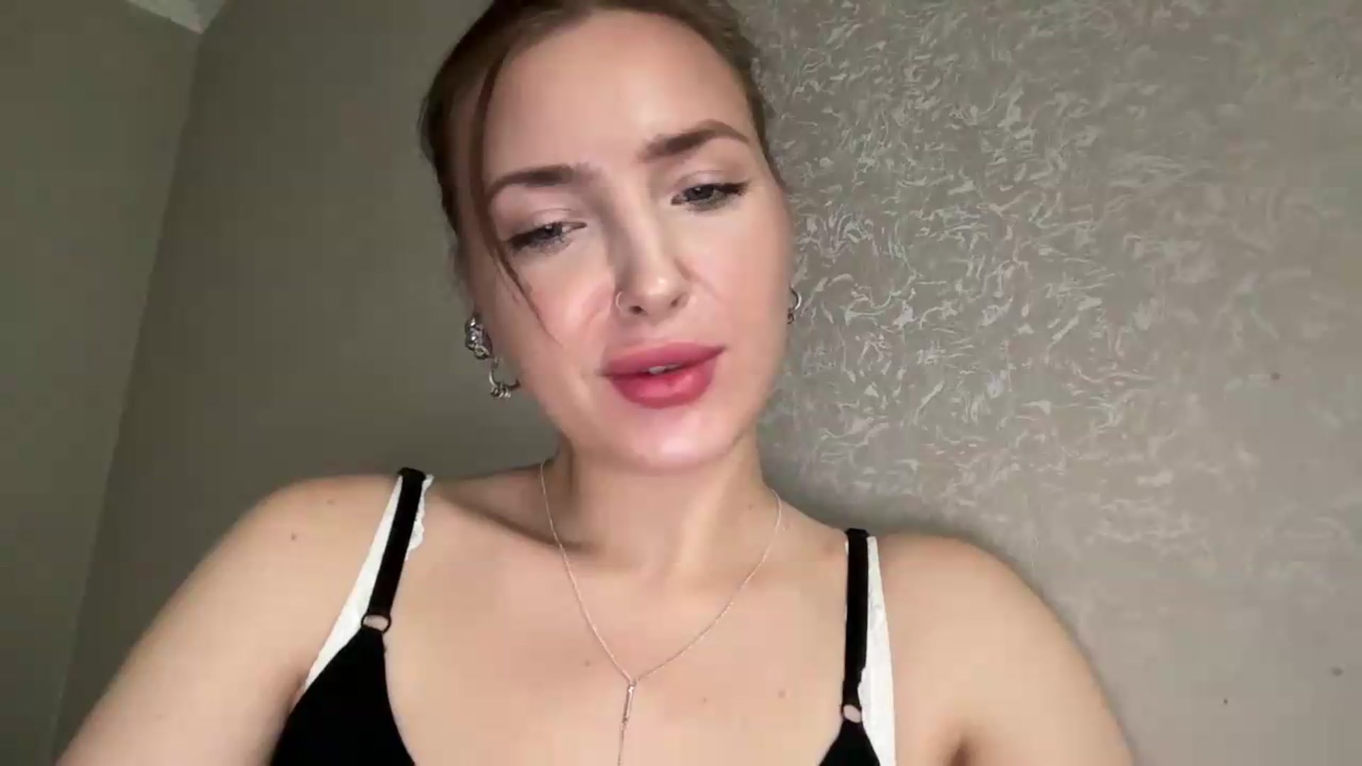 Gallery image thumbnail from Di_Pearl's myfreecams stream on, 06/14/2026, 16:28 image 13 of 20