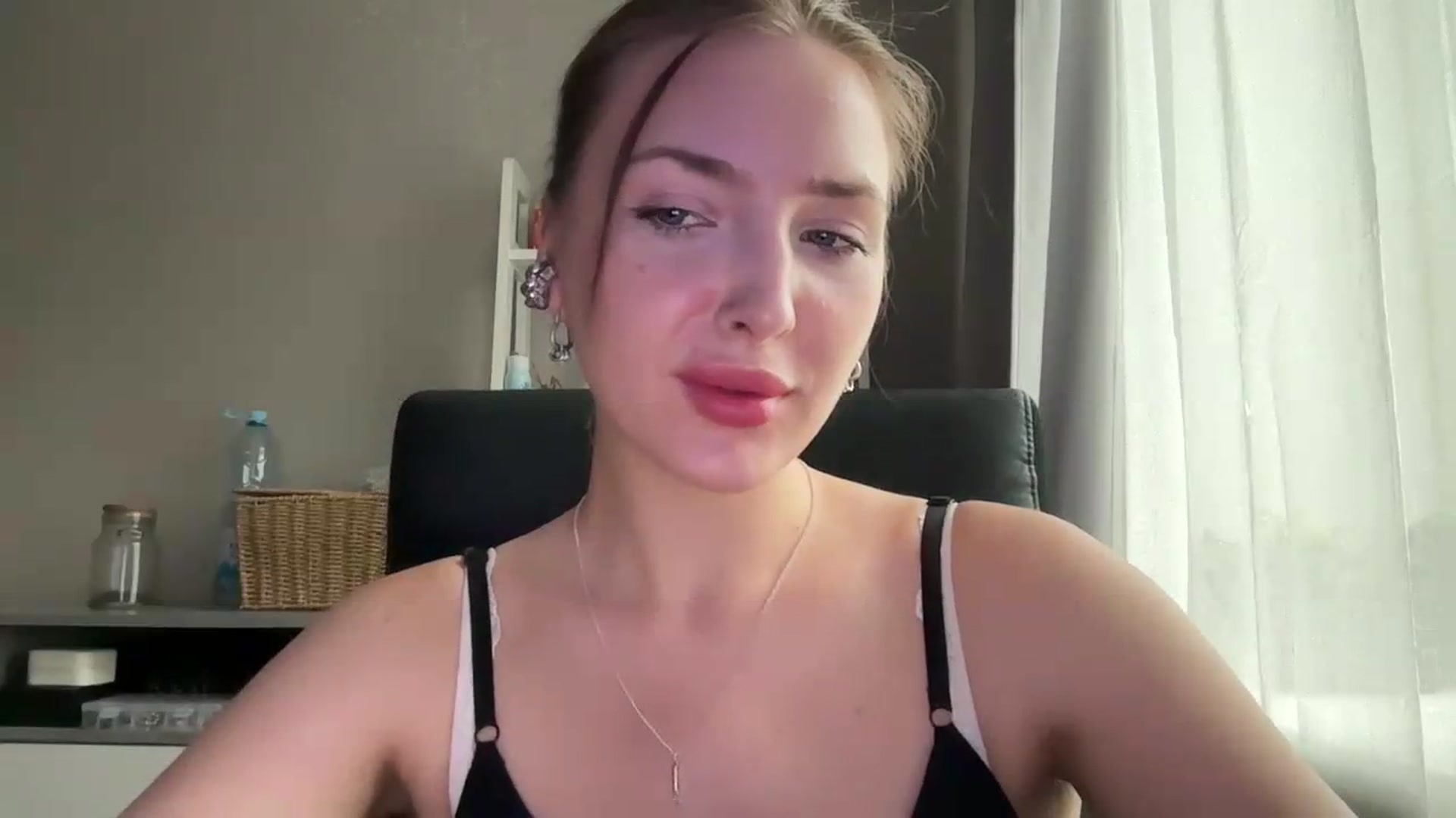 Gallery image thumbnail from Di_Pearl's myfreecams stream on, 06/14/2026, 16:28 image 20 of 20