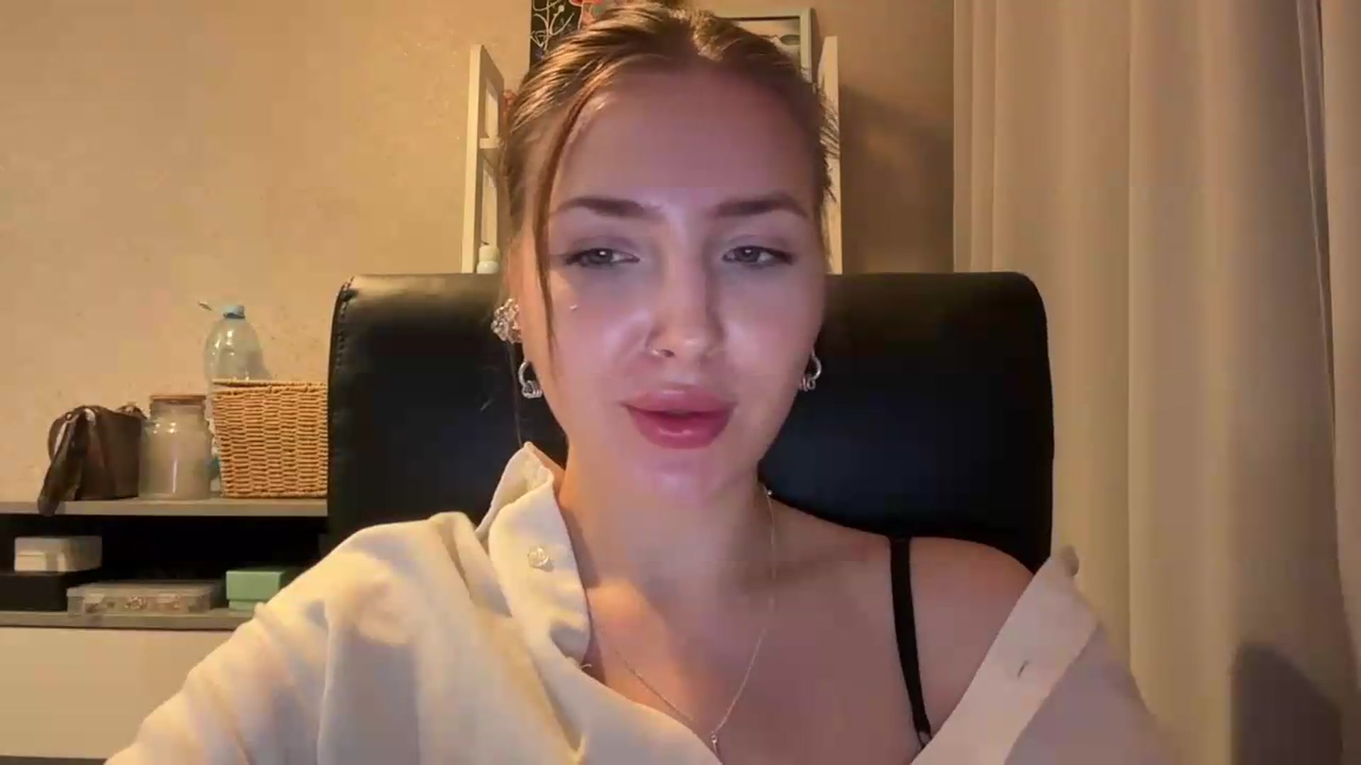 Gallery image thumbnail from Di_Pearl's myfreecams stream on, 06/14/2026, 22:17 image 20 of 20