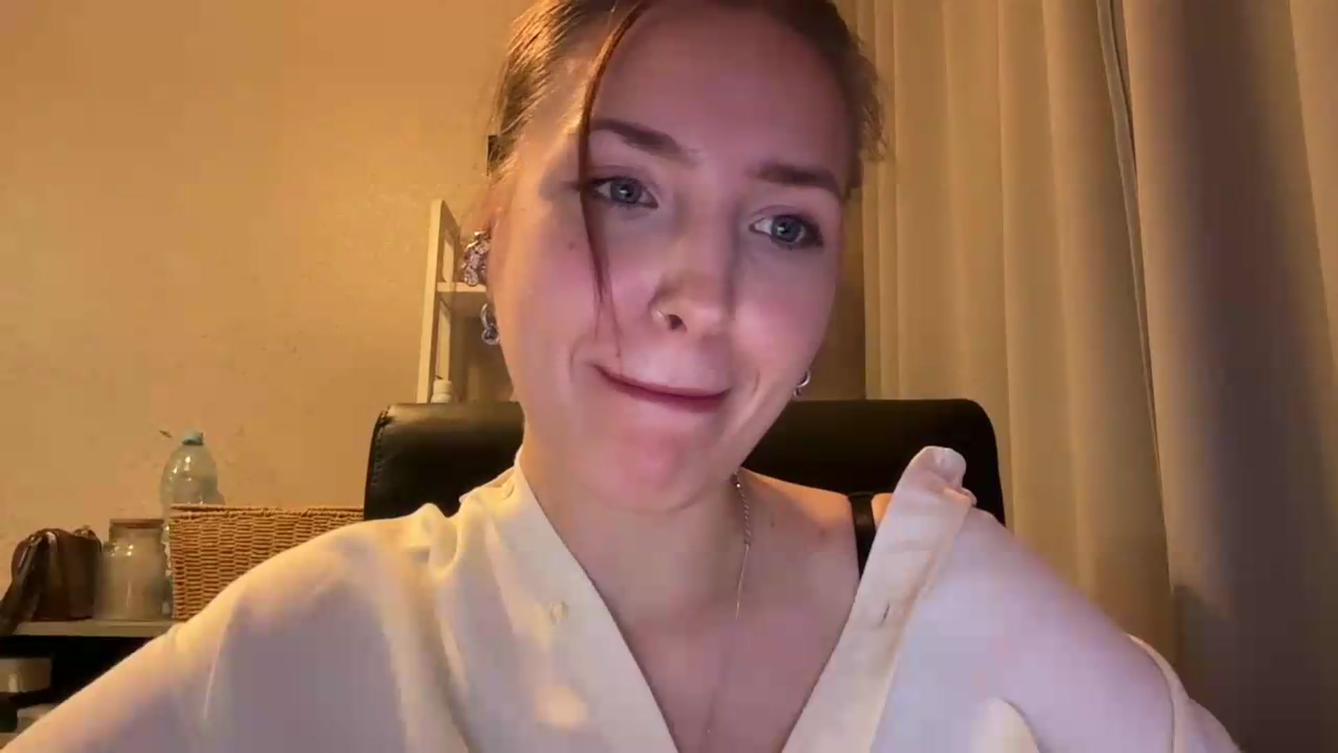 Gallery image thumbnail from Di_Pearl's myfreecams stream on, 06/14/2026, 22:17 image 8 of 20