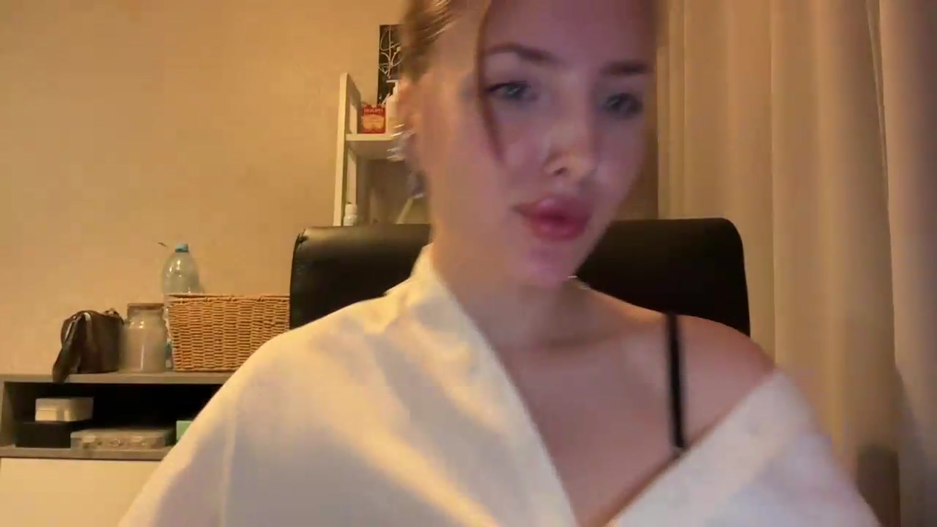 Gallery image thumbnail from Di_Pearl's myfreecams stream on, 06/14/2026, 22:17 image 3 of 20