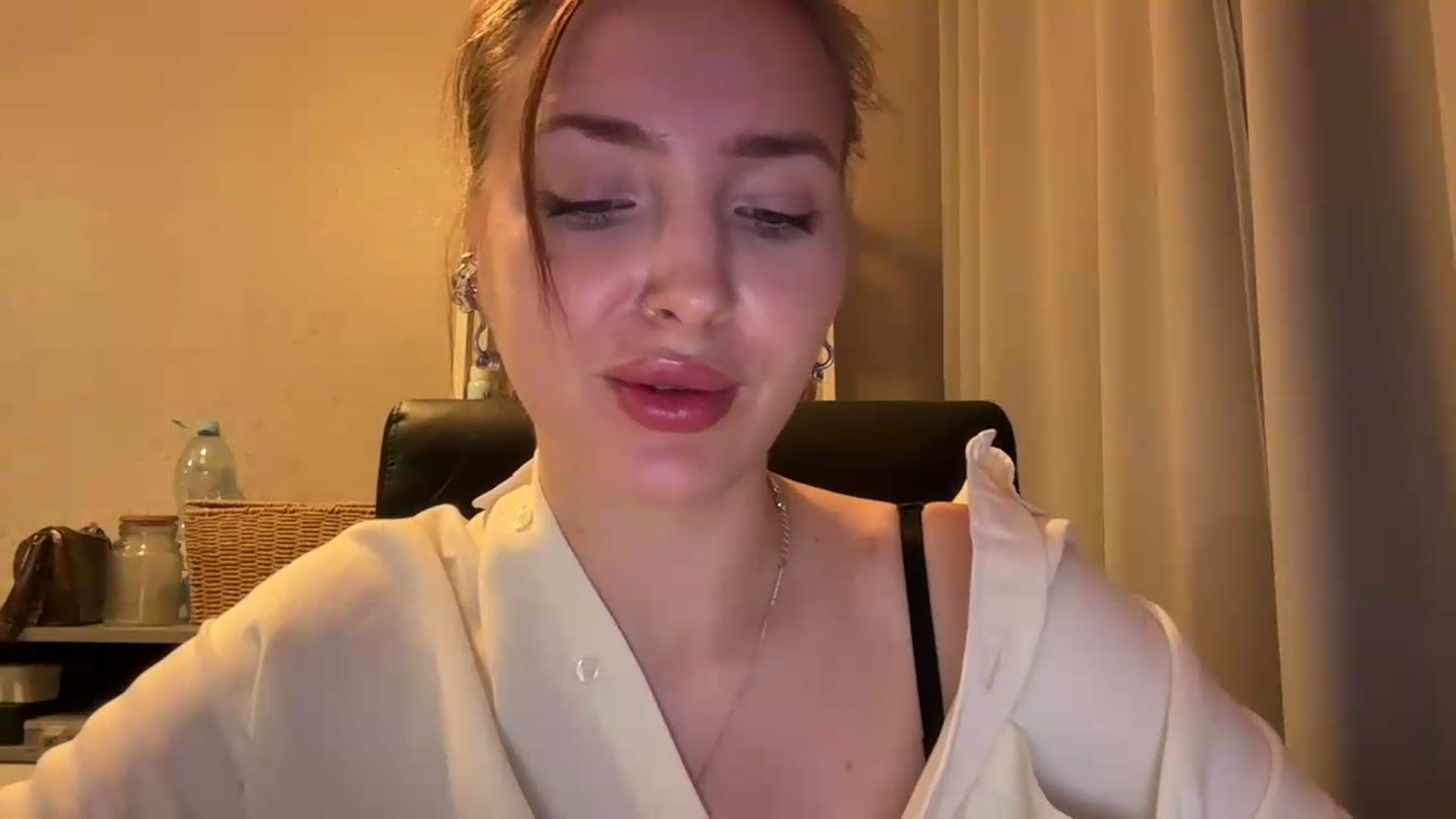 Gallery image thumbnail from Di_Pearl's myfreecams stream on, 06/14/2026, 22:17 image 11 of 20