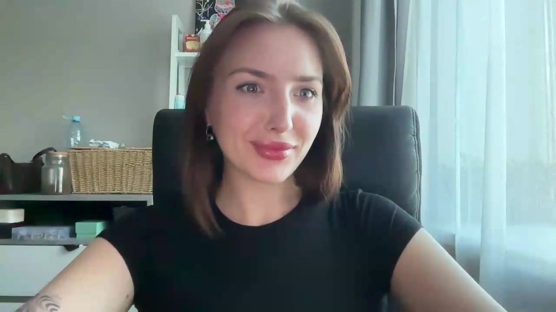 Gallery image thumbnail from Di_Pearl's myfreecams stream on, 06/15/2026, 16:14 image 7 of 20