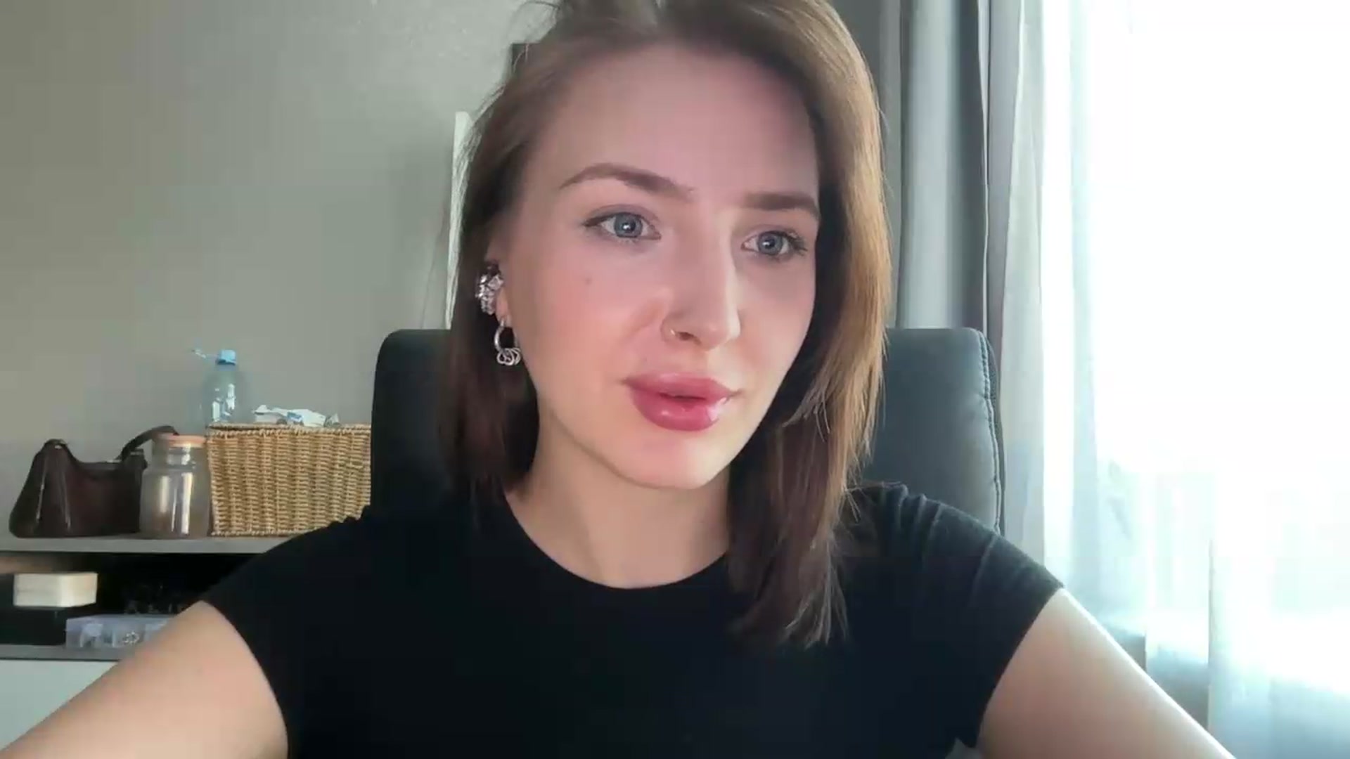 Gallery image thumbnail from Di_Pearl's myfreecams stream on, 06/15/2026, 16:14 image 16 of 20