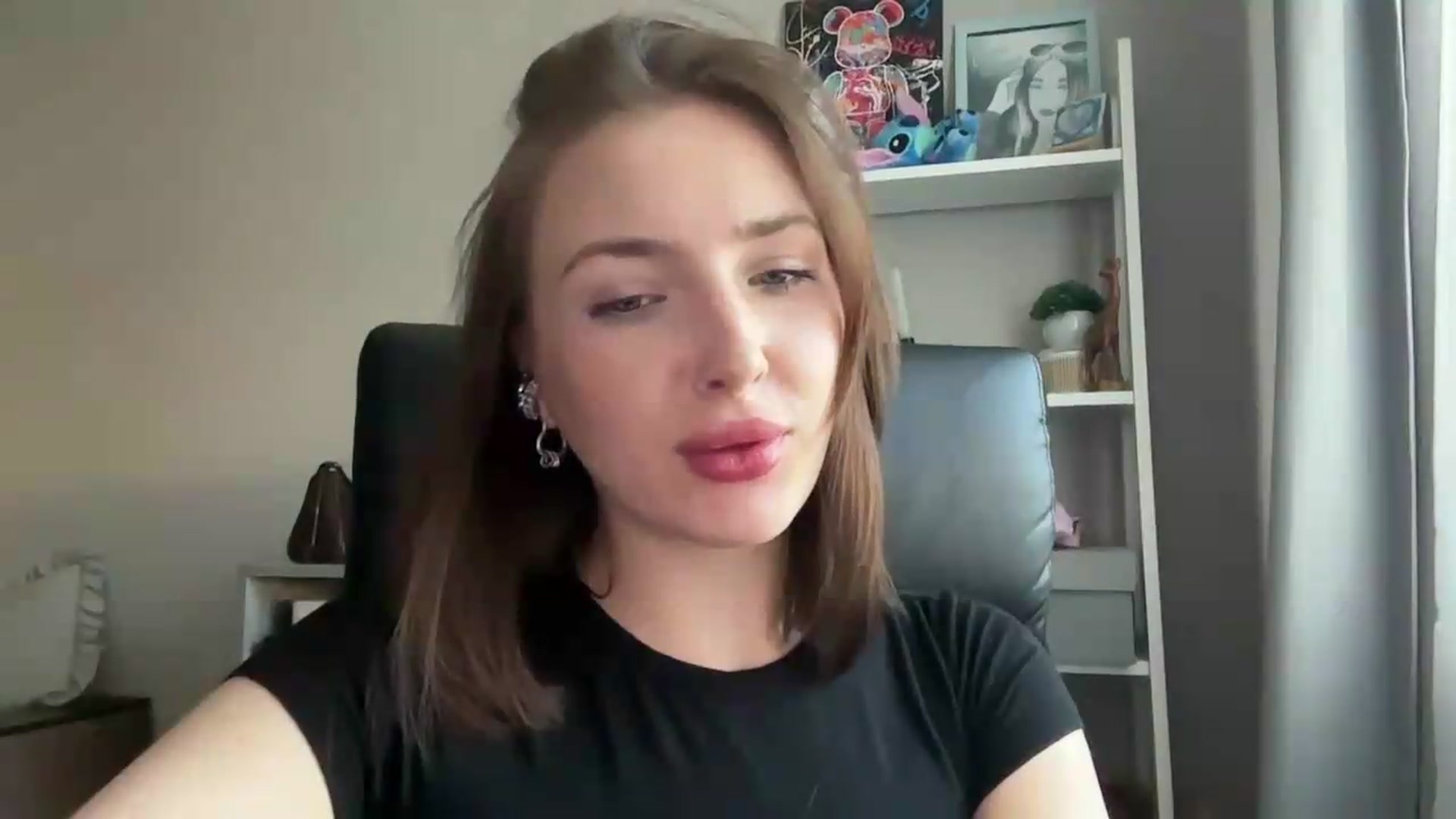 Gallery image thumbnail from Di_Pearl's myfreecams stream on, 06/15/2026, 16:14 image 4 of 20