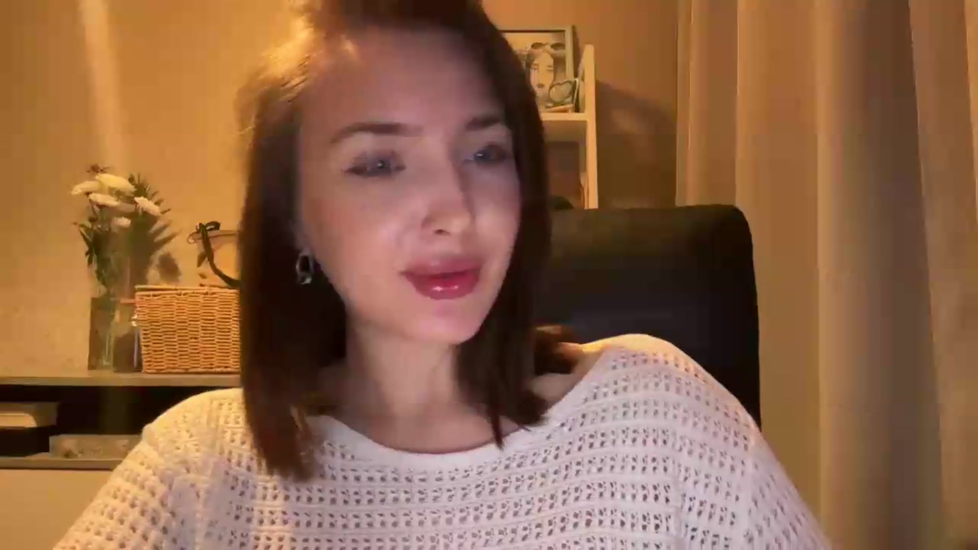 Gallery image thumbnail from Di_Pearl's myfreecams stream on, 06/18/2026, 21:15 image 19 of 20