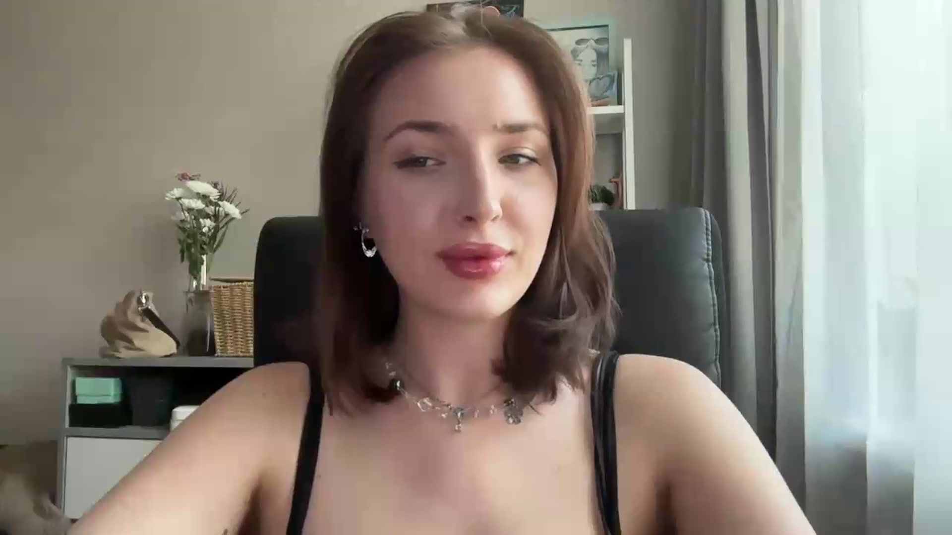 Gallery image thumbnail from Di_Pearl's myfreecams stream on, 06/20/2026, 14:26 image 2 of 20