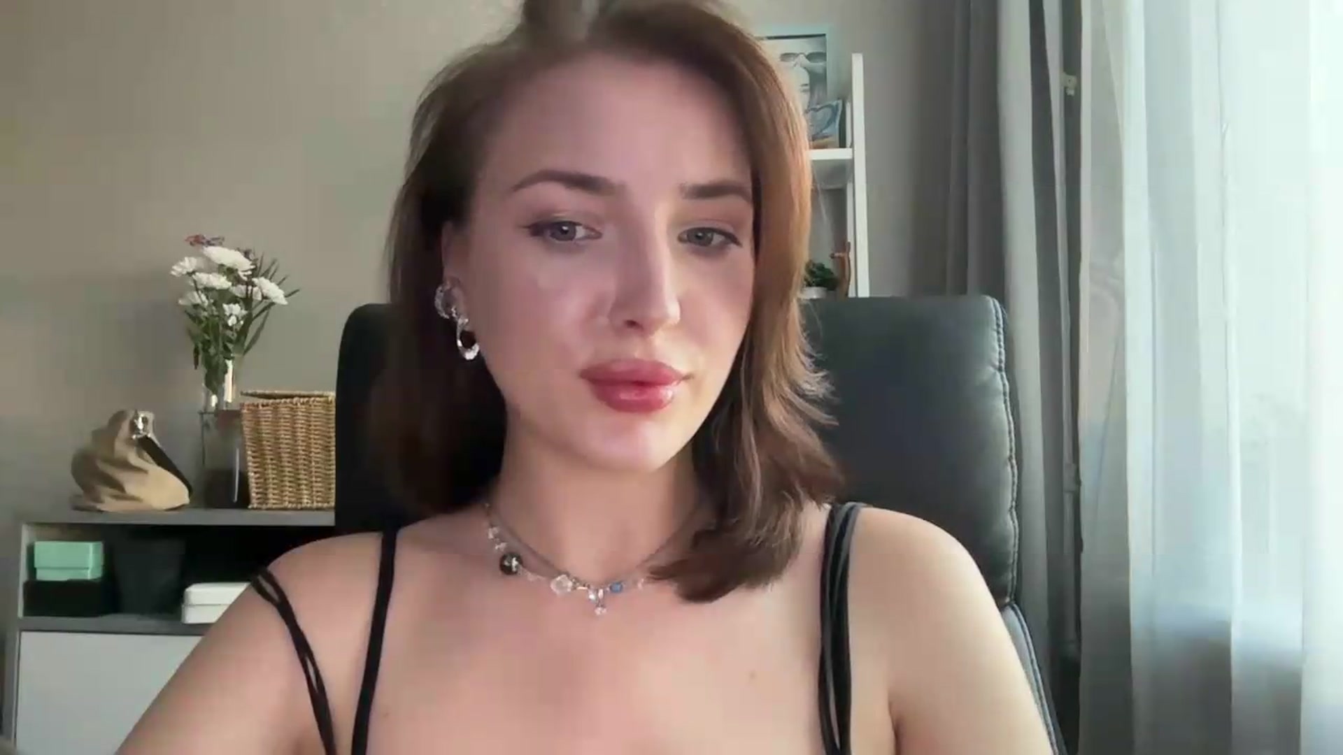 Gallery image thumbnail from Di_Pearl's myfreecams stream on, 06/20/2026, 15:47 image 13 of 20