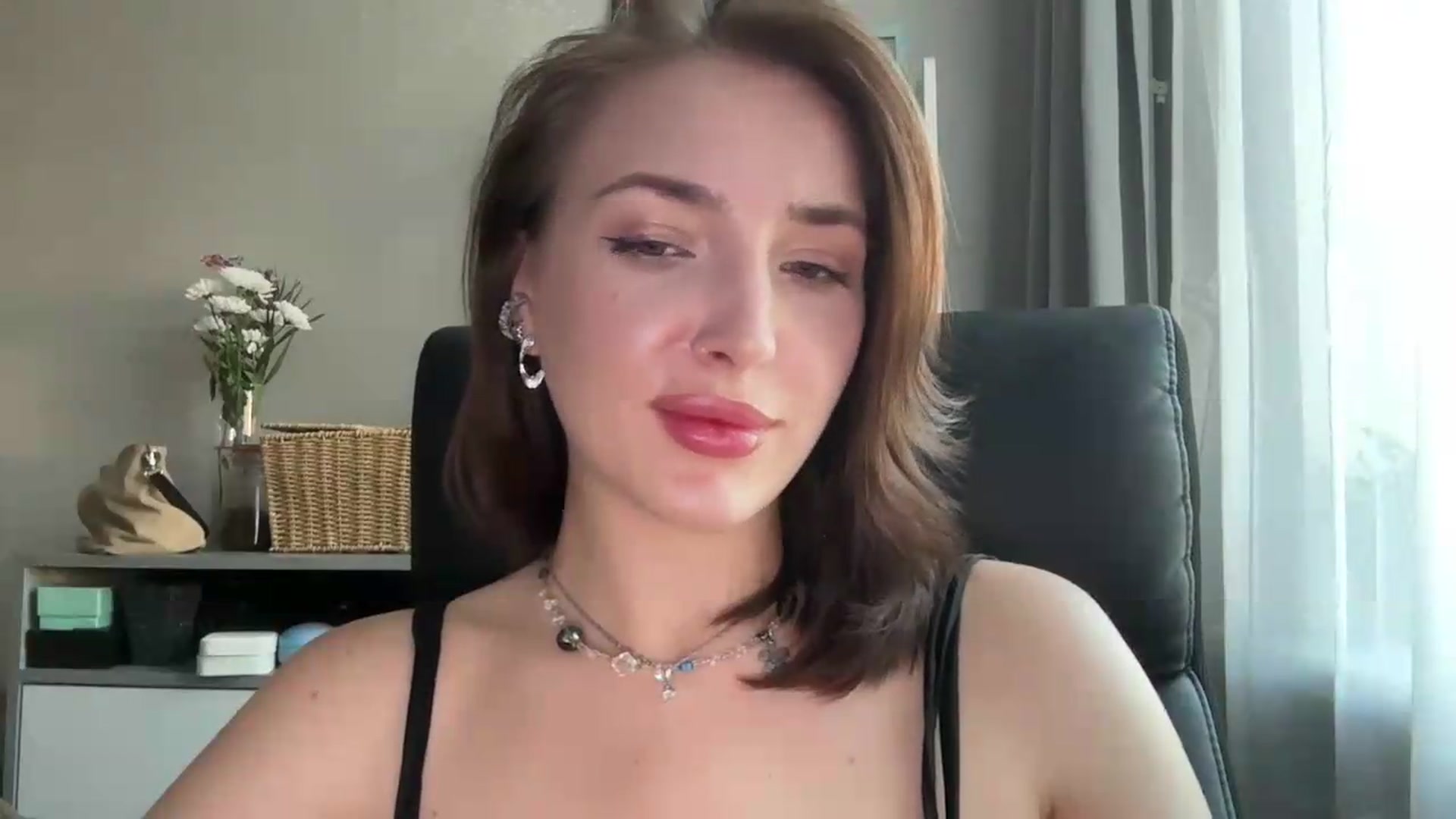 Gallery image thumbnail from Di_Pearl's myfreecams stream on, 06/20/2026, 15:47 image 15 of 20