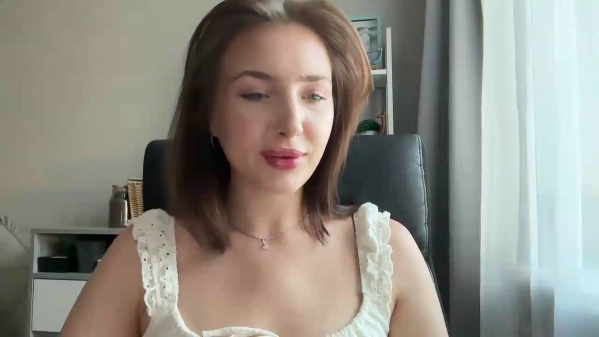 Gallery image thumbnail from Di_Pearl's myfreecams stream on, 06/22/2026, 16:15 image 6 of 20