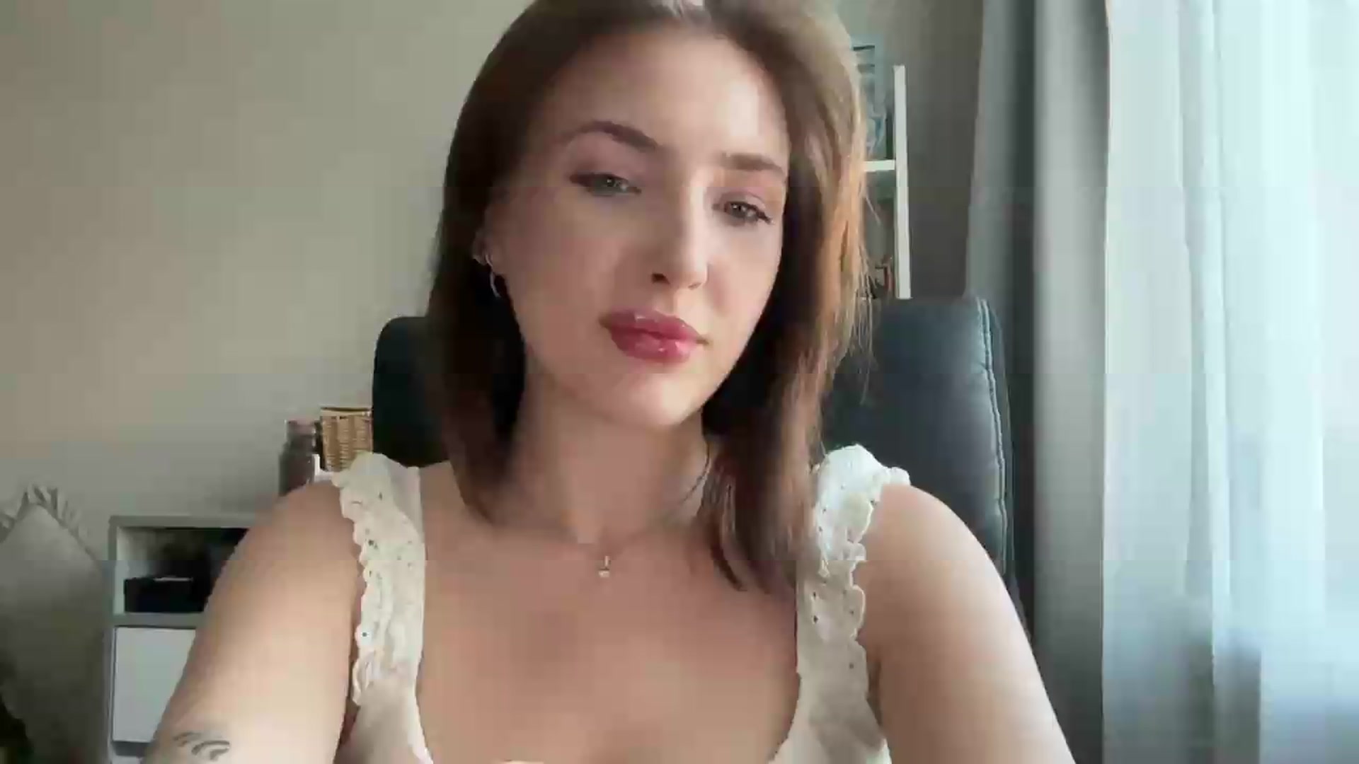 Gallery image thumbnail from Di_Pearl's myfreecams stream on, 06/22/2026, 16:15 image 4 of 20