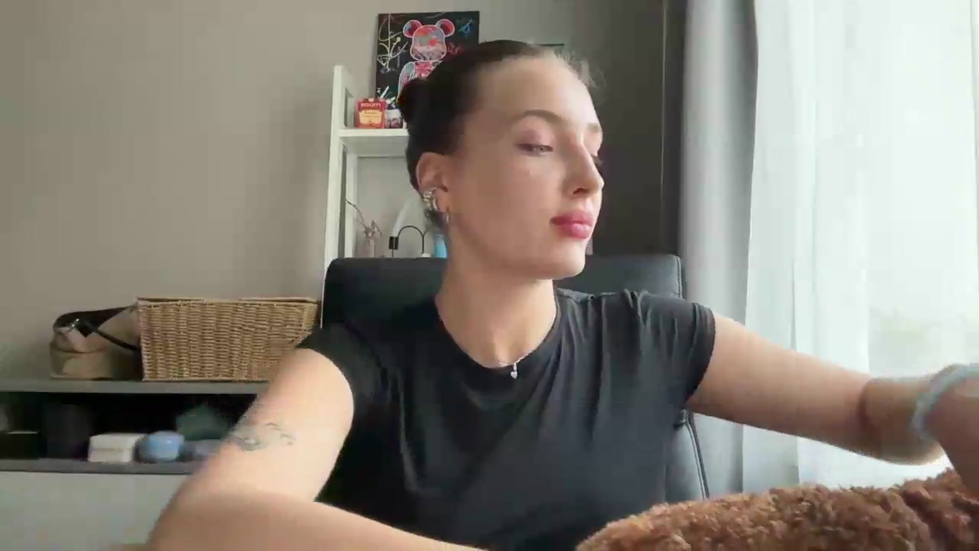 Gallery image thumbnail from Di_Pearl's myfreecams stream on, 06/23/2026, 15:18 image 2 of 20