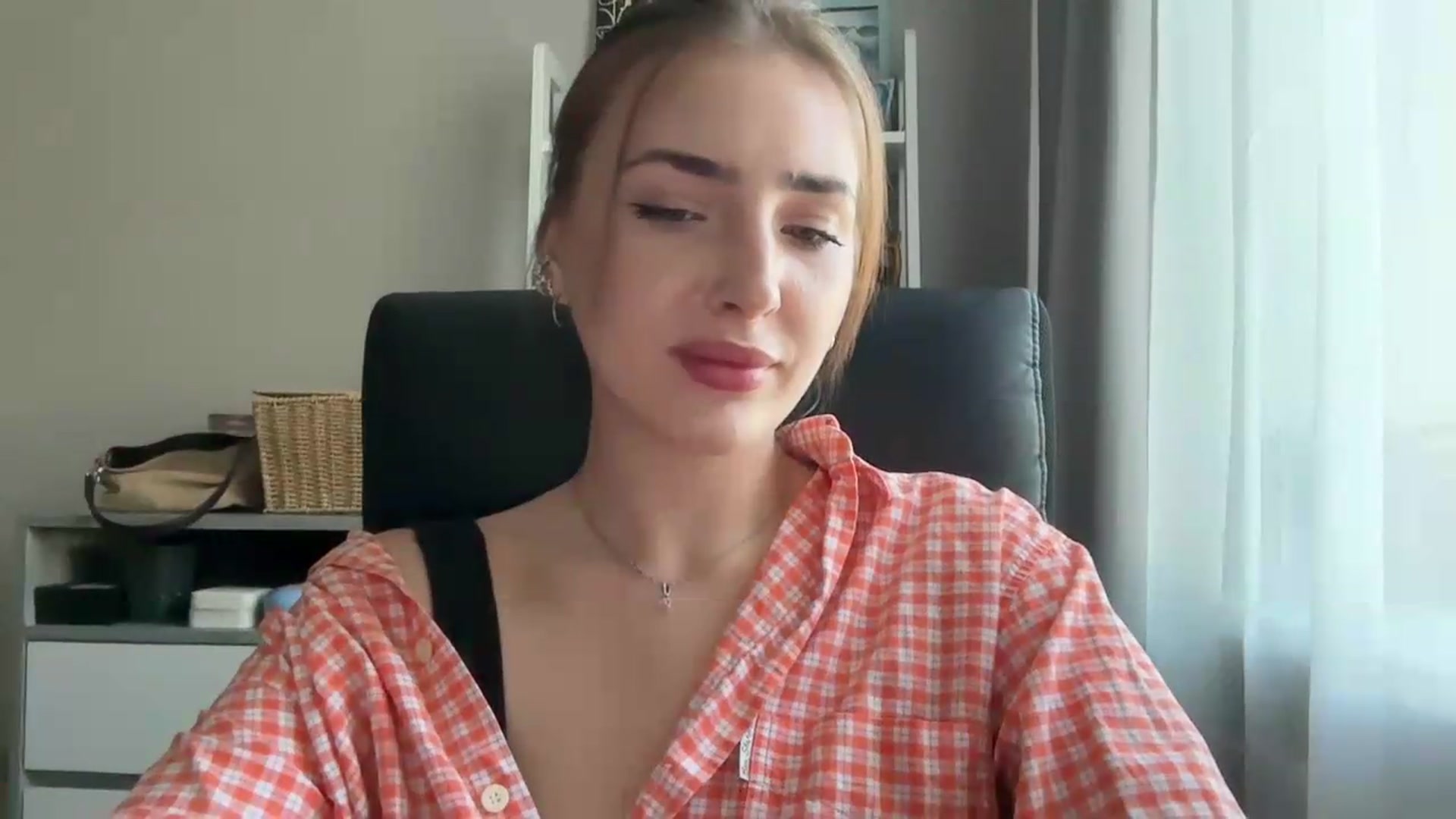 Gallery image thumbnail from Di_Pearl's myfreecams stream on, 06/24/2026, 14:42 image 18 of 20