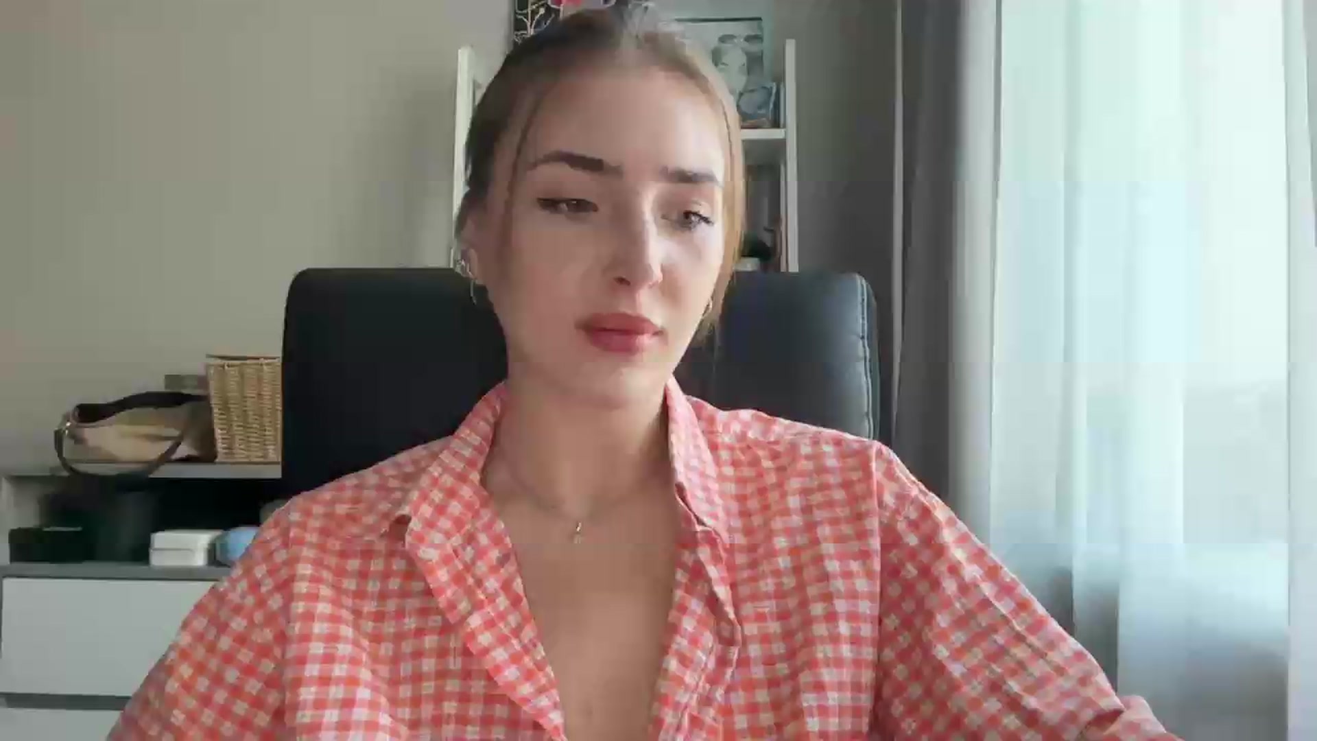 Gallery image thumbnail from Di_Pearl's myfreecams stream on, 06/24/2026, 14:42 image 7 of 20