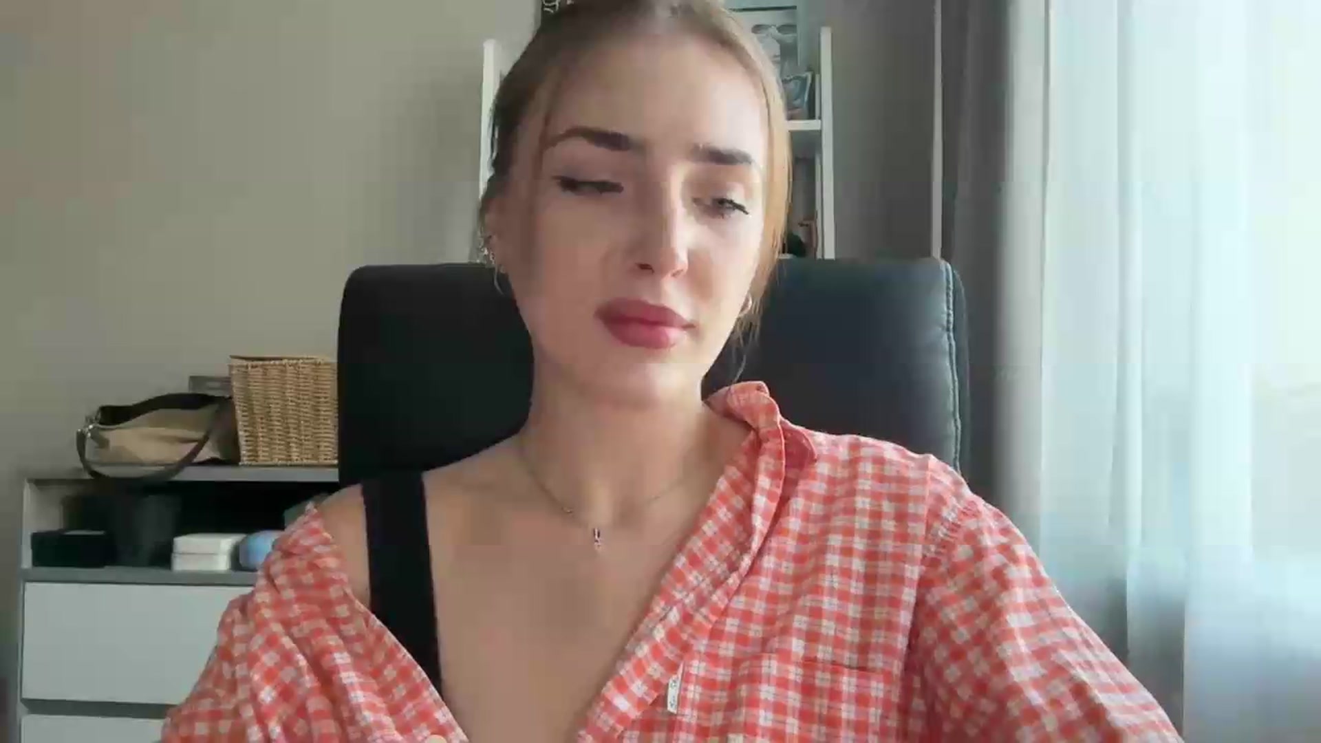Gallery image thumbnail from Di_Pearl's myfreecams stream on, 06/24/2026, 14:42 image 17 of 20