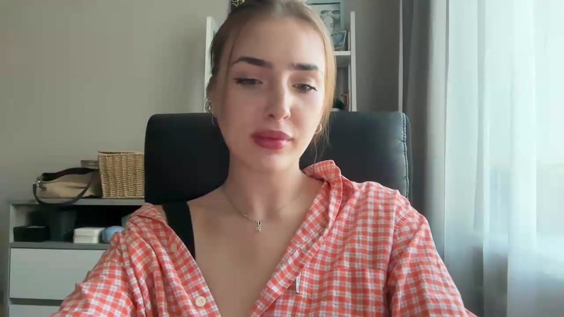 Gallery image thumbnail from Di_Pearl's myfreecams stream on, 06/24/2026, 14:42 image 16 of 20