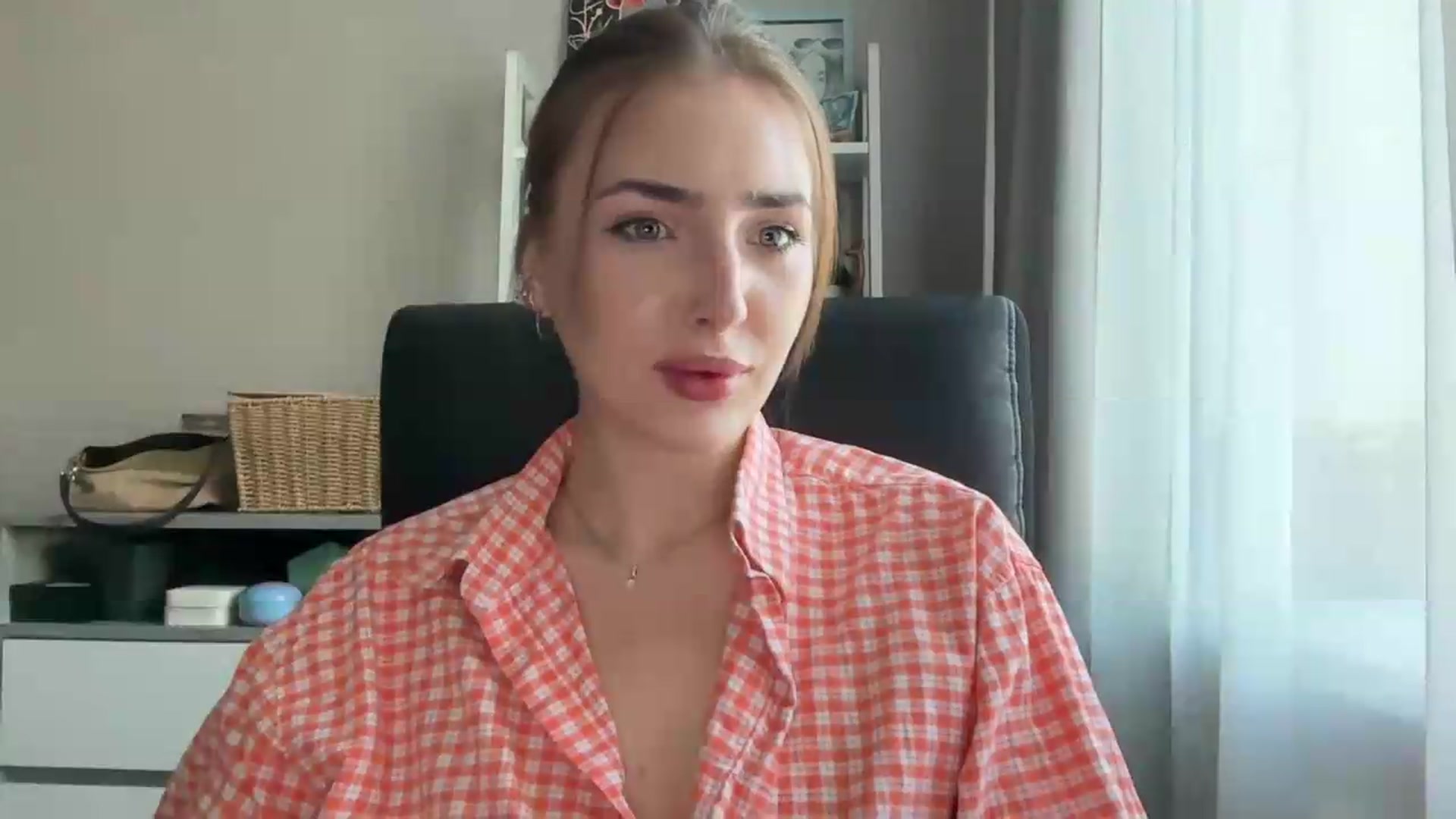 Gallery image thumbnail from Di_Pearl's myfreecams stream on, 06/24/2026, 14:42 image 12 of 20