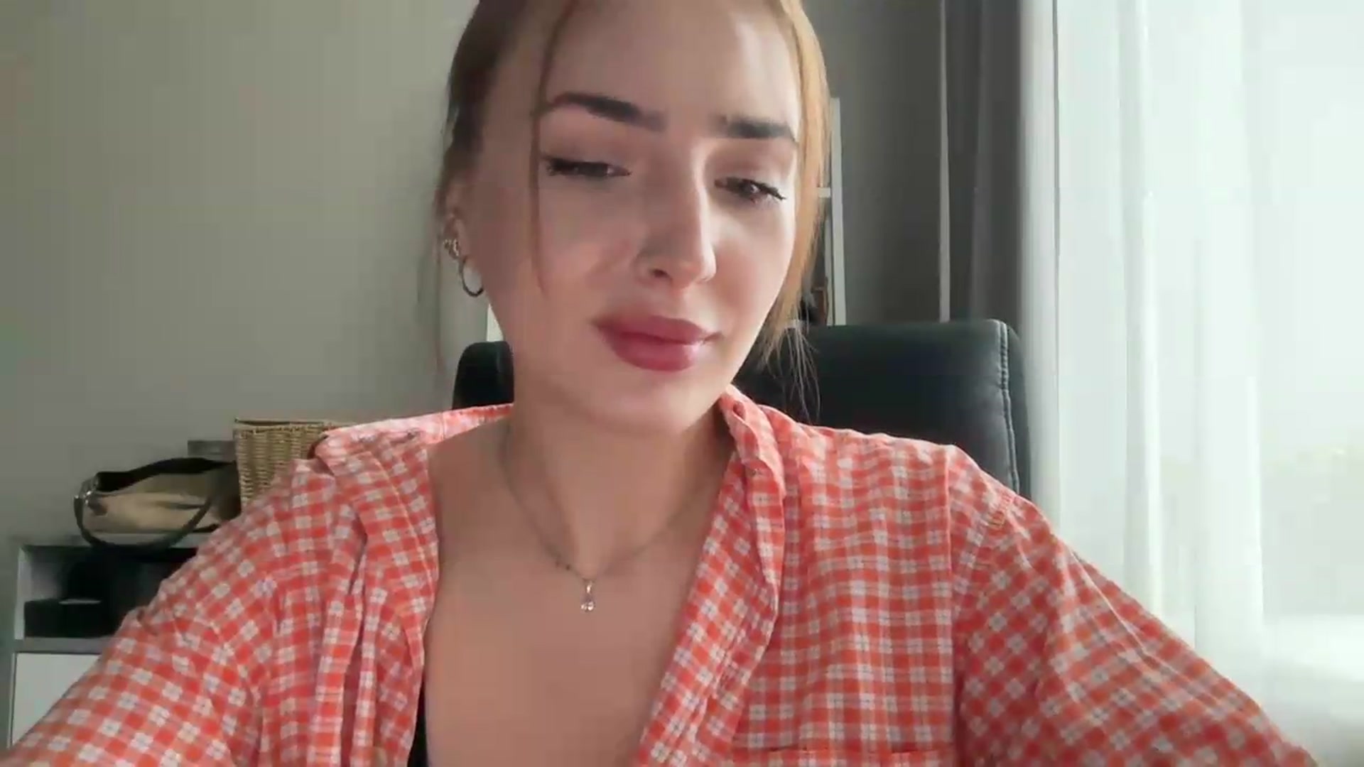 Gallery image thumbnail from Di_Pearl's myfreecams stream on, 06/24/2026, 16:24 image 20 of 20