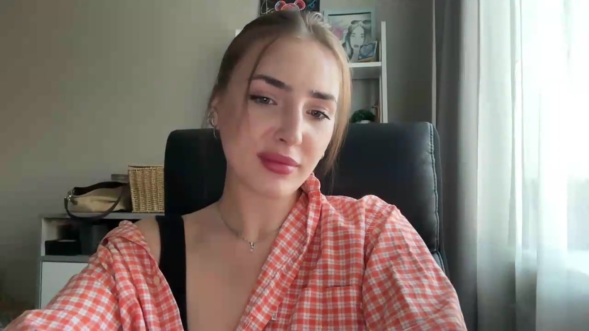Gallery image thumbnail from Di_Pearl's myfreecams stream on, 06/24/2026, 16:24 image 15 of 20