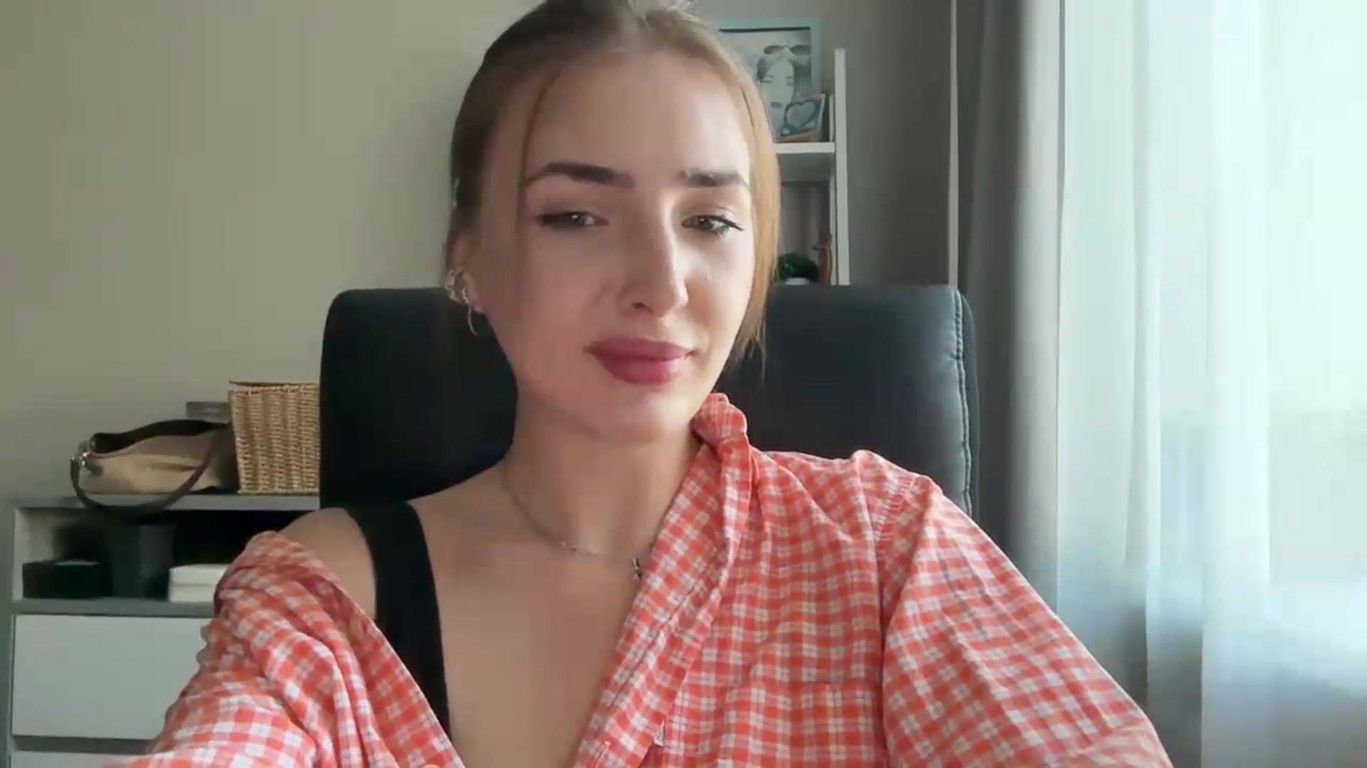 Gallery image thumbnail from Di_Pearl's myfreecams stream on, 06/24/2026, 16:24 image 7 of 20