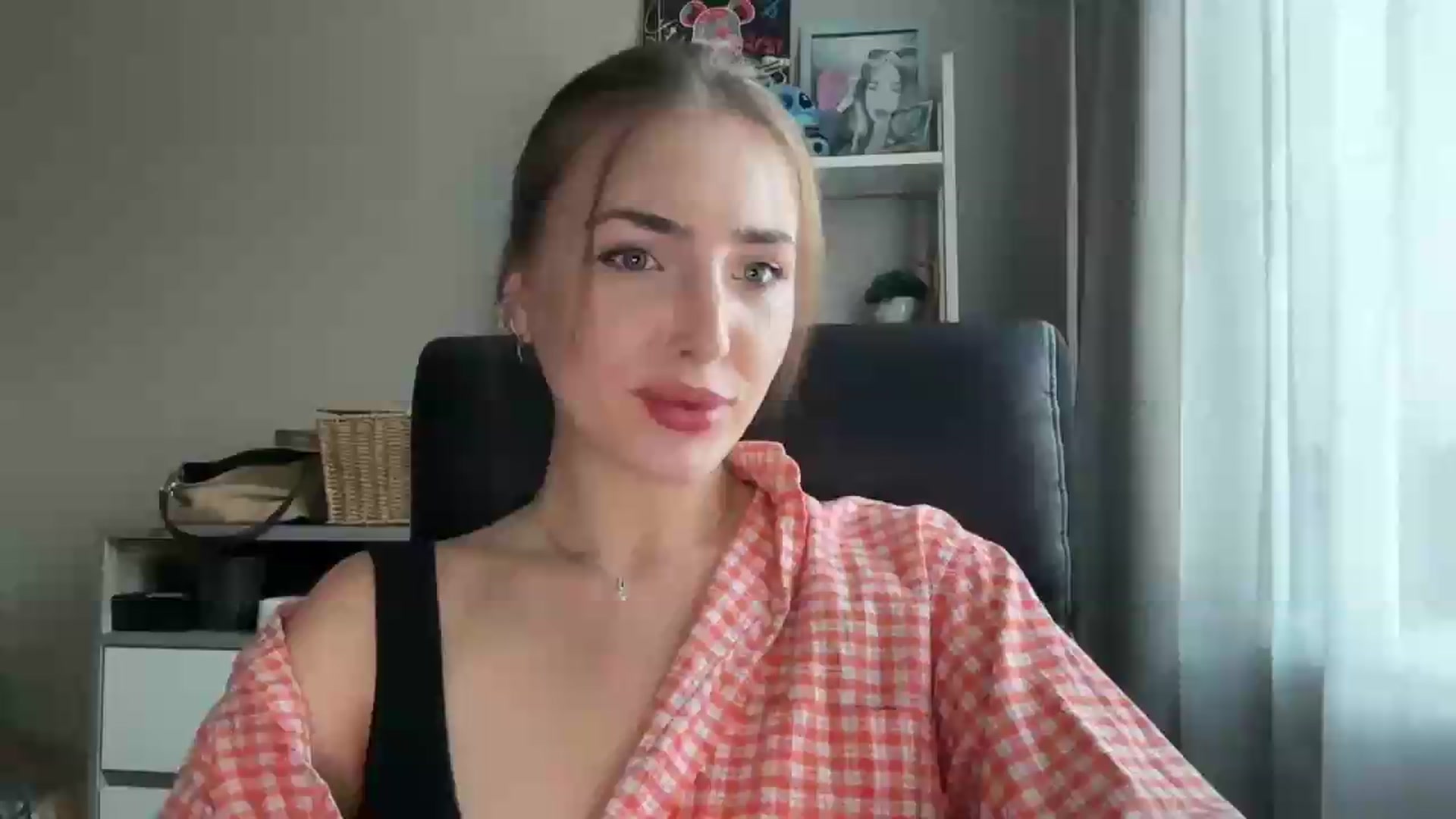 Gallery image thumbnail from Di_Pearl's myfreecams stream on, 06/24/2026, 16:24 image 13 of 20
