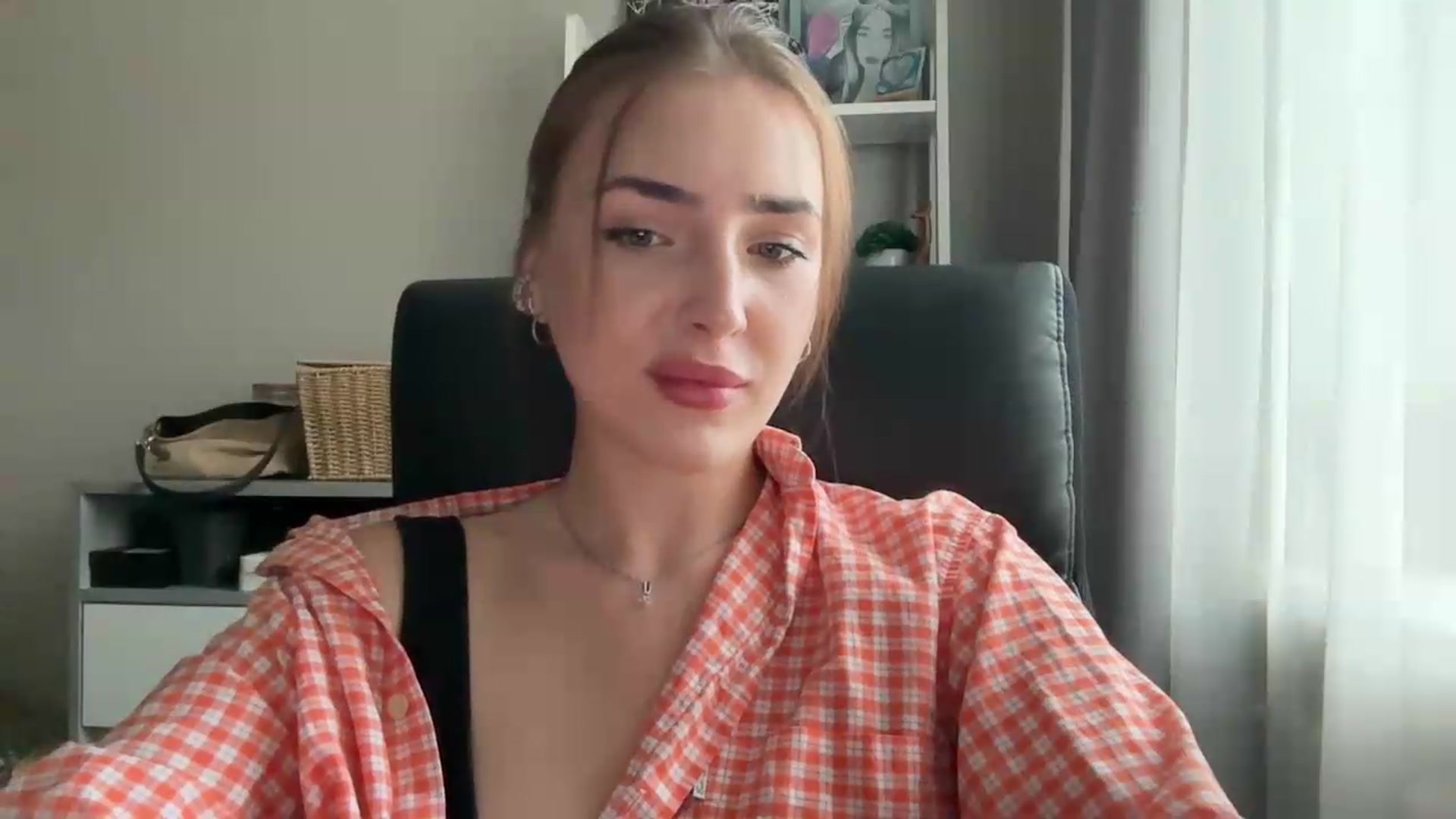 Gallery image thumbnail from Di_Pearl's myfreecams stream on, 06/24/2026, 16:24 image 19 of 20