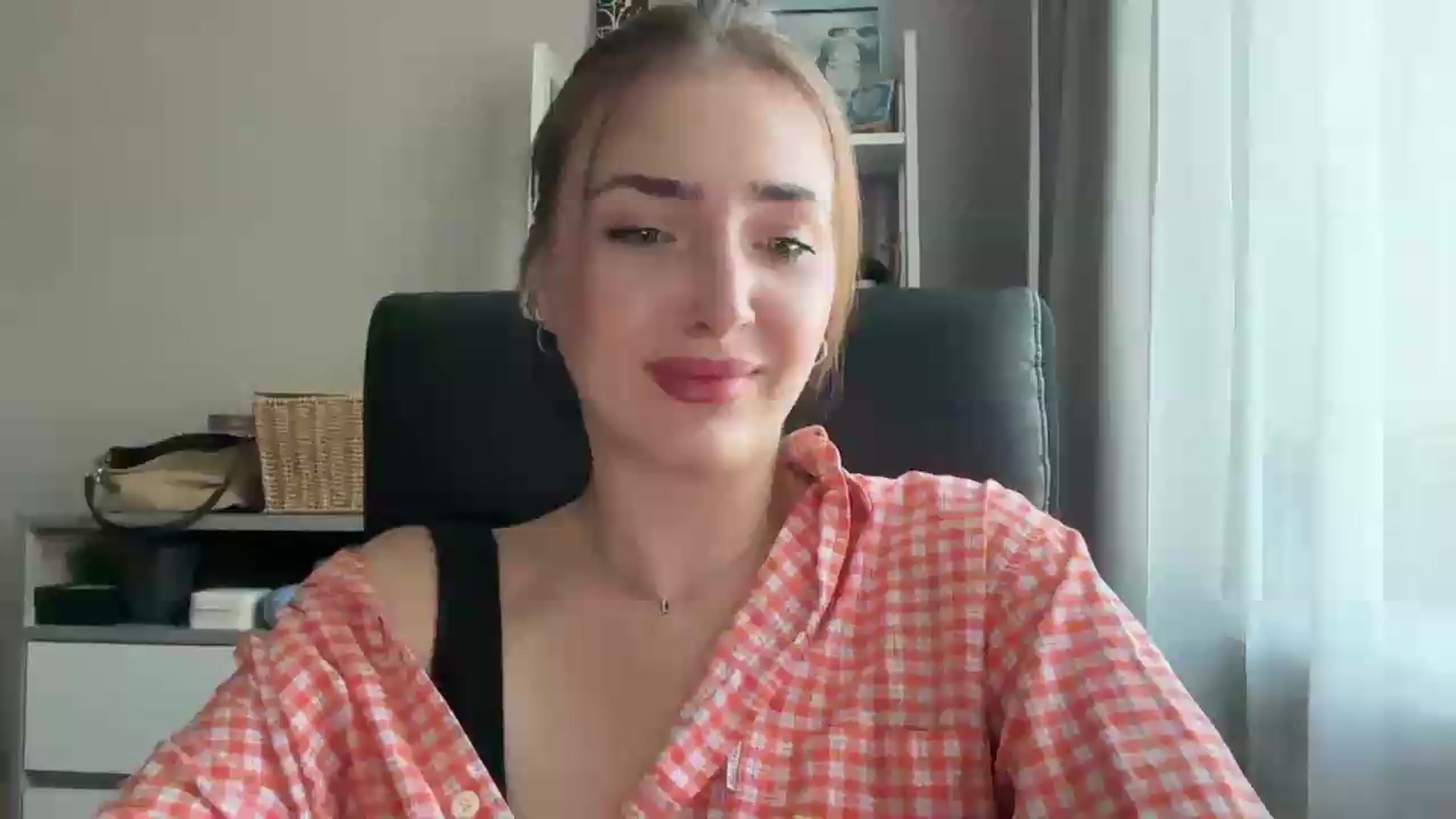 Gallery image thumbnail from Di_Pearl's myfreecams stream on, 06/24/2026, 16:24 image 1 of 20