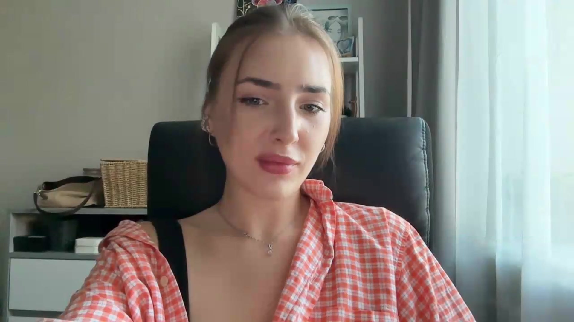 Gallery image thumbnail from Di_Pearl's myfreecams stream on, 06/24/2026, 16:24 image 9 of 20