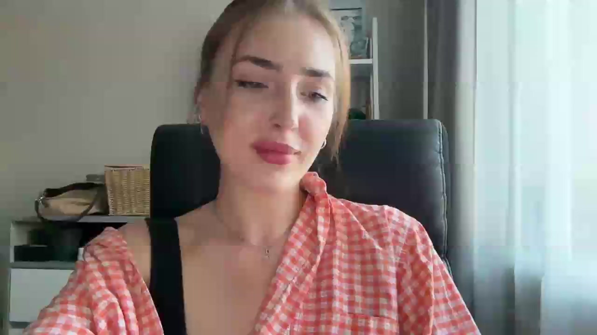 Gallery image thumbnail from Di_Pearl's myfreecams stream on, 06/24/2026, 16:24 image 8 of 20