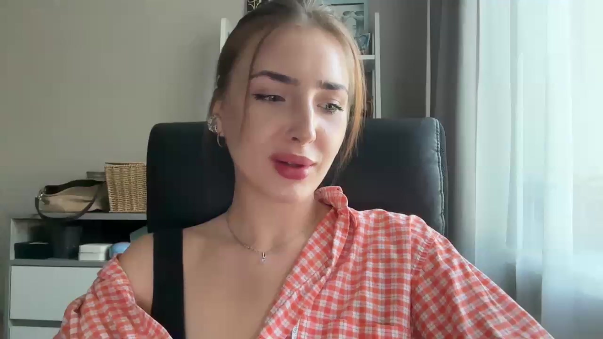Gallery image thumbnail from Di_Pearl's myfreecams stream on, 06/24/2026, 16:24 image 4 of 20