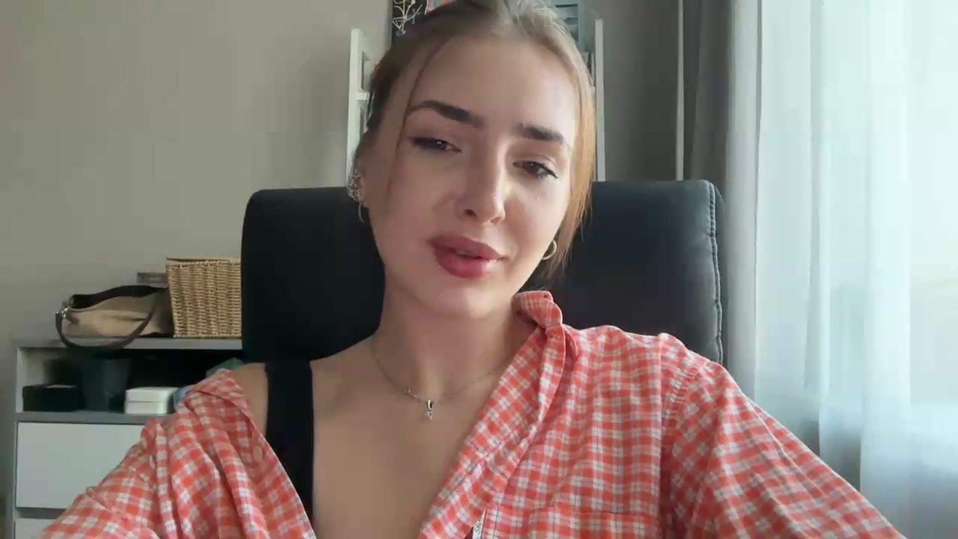 Gallery image thumbnail from Di_Pearl's myfreecams stream on, 06/24/2026, 16:24 image 3 of 20
