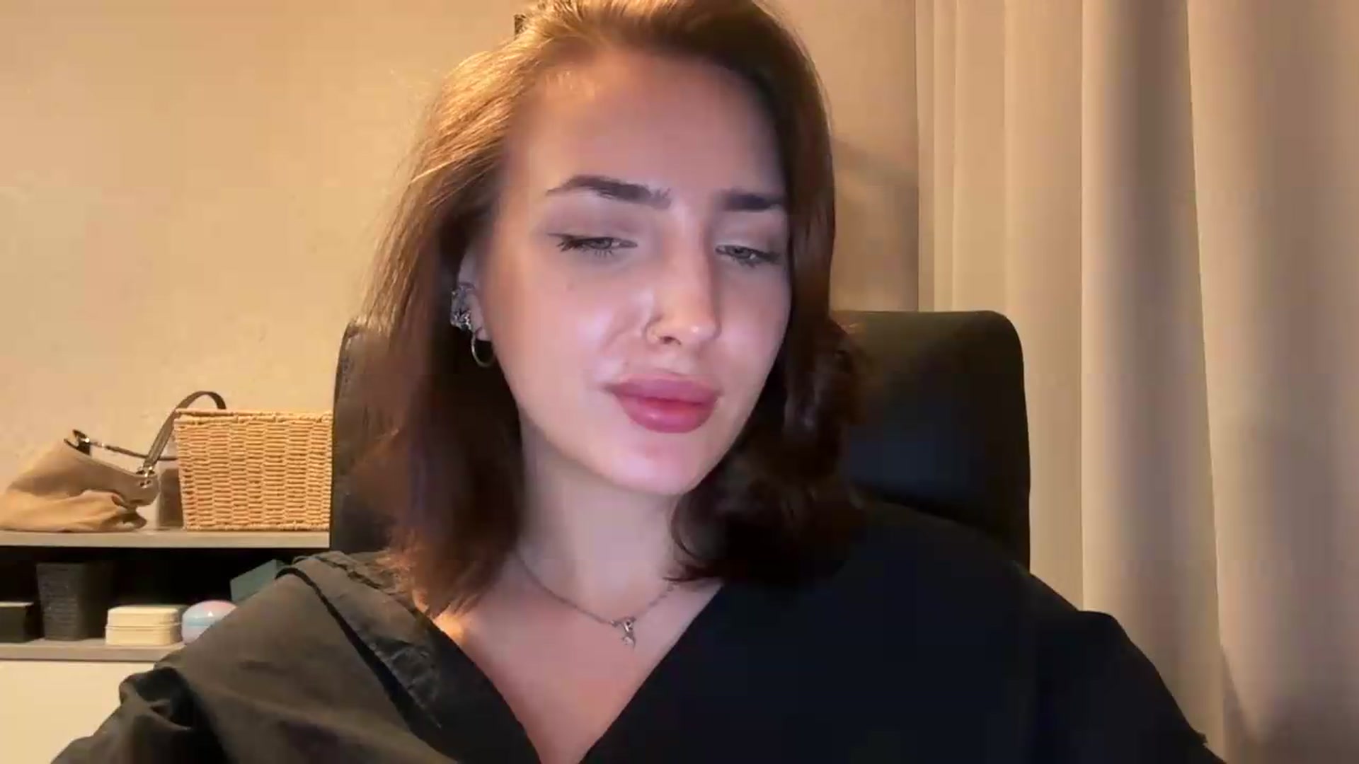 Gallery image thumbnail from Di_Pearl's myfreecams stream on, 06/24/2026, 22:08 image 20 of 20