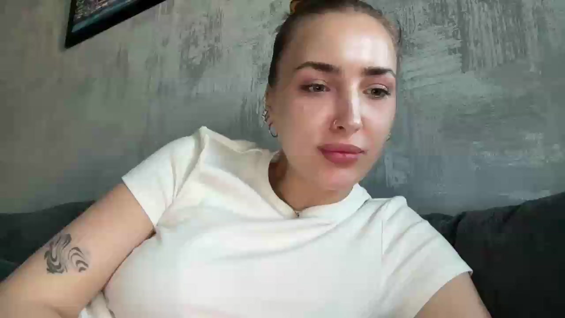 Gallery image thumbnail from Di_Pearl's myfreecams stream on, 06/26/2026, 16:27 image 16 of 20