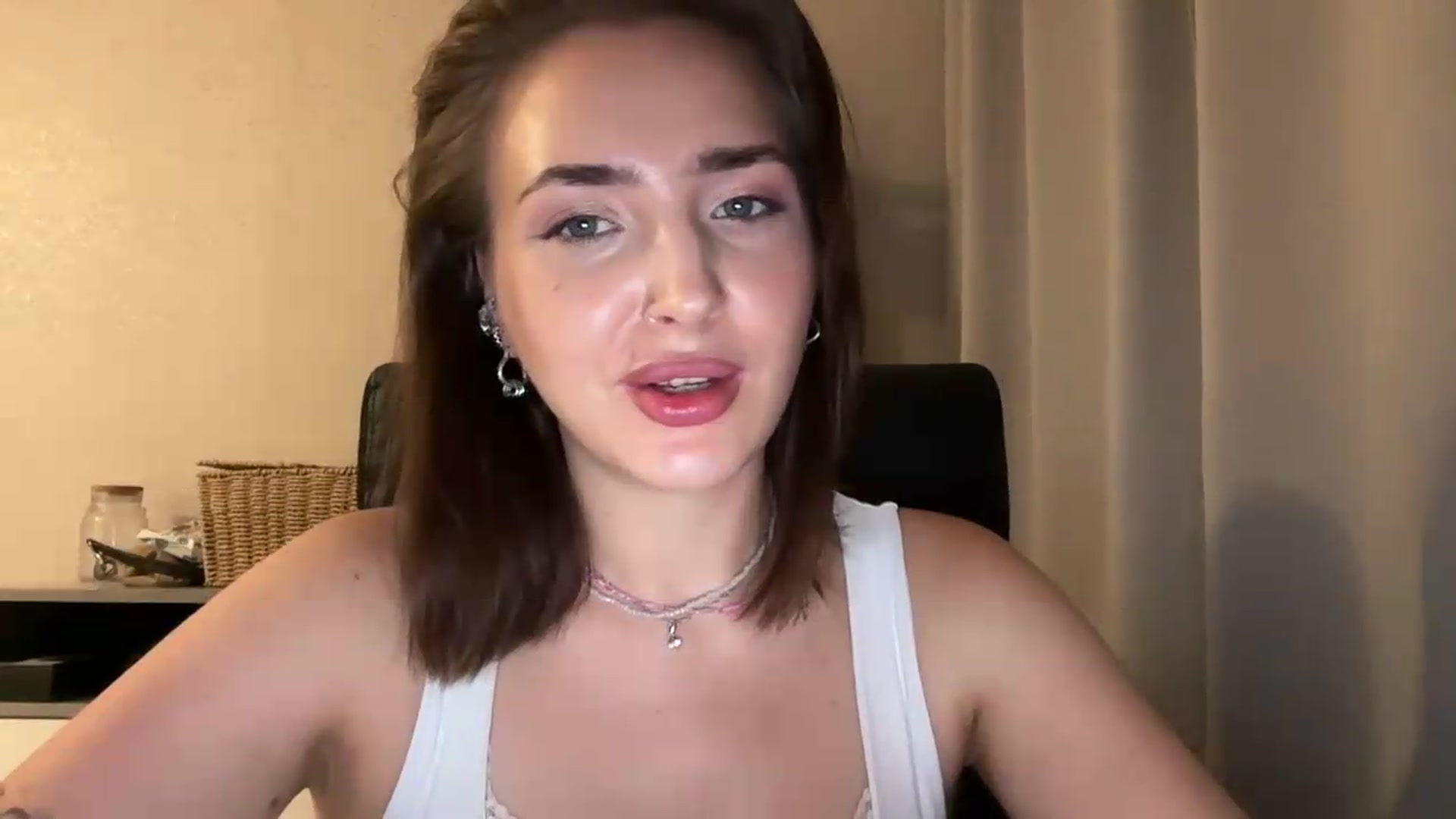 Gallery image thumbnail from Di_Pearl's myfreecams stream on, 06/29/2026, 22:07 image 5 of 20