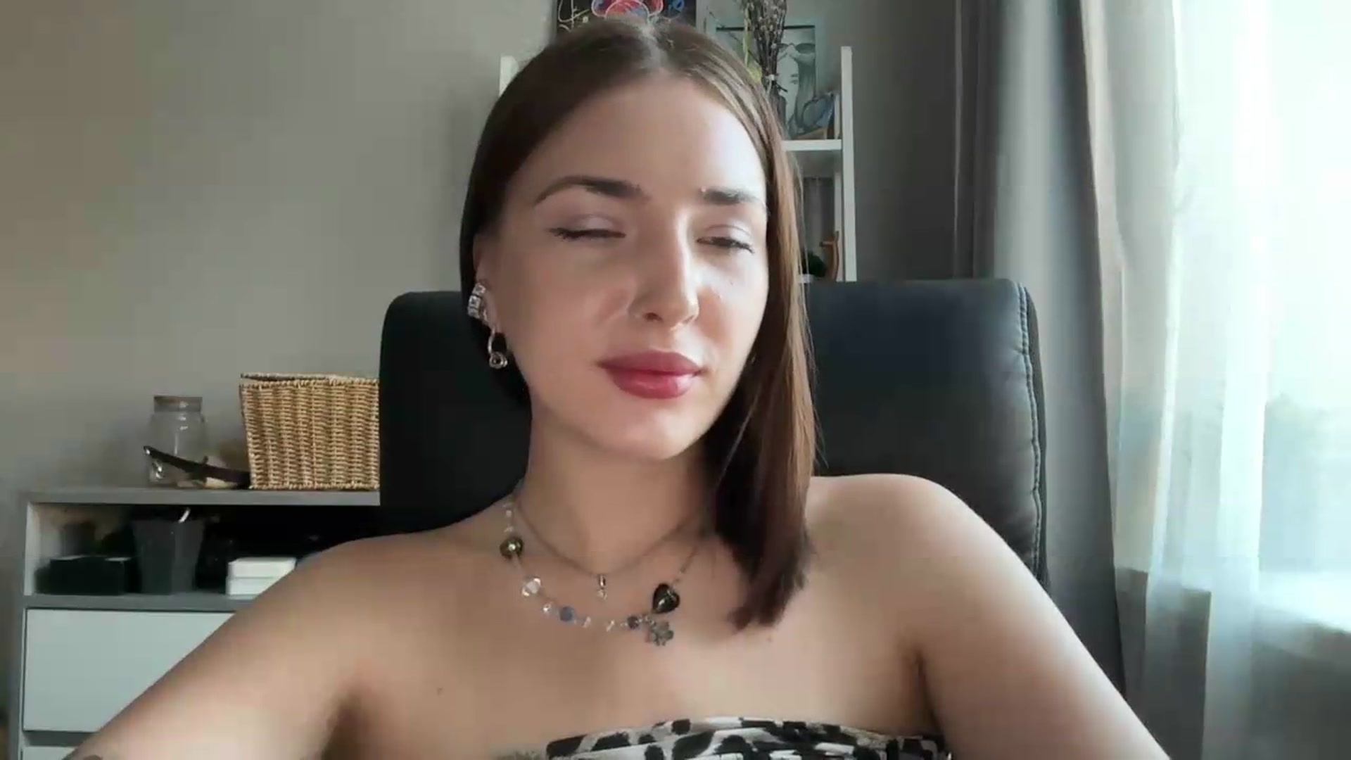 Gallery image thumbnail from Di_Pearl's myfreecams stream on, 06/30/2026, 16:14 image 18 of 20