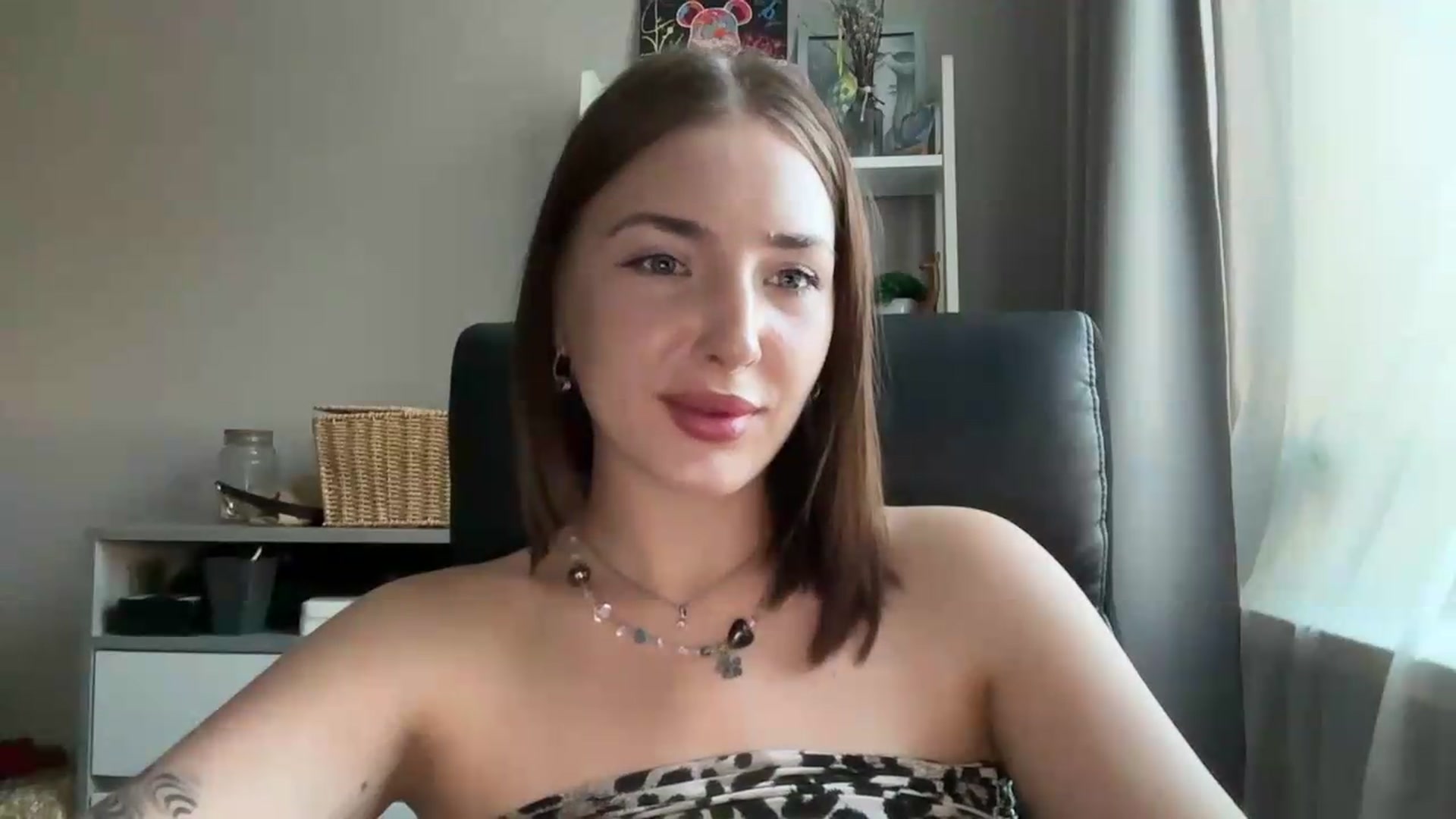 Gallery image thumbnail from Di_Pearl's myfreecams stream on, 06/30/2026, 16:14 image 16 of 20