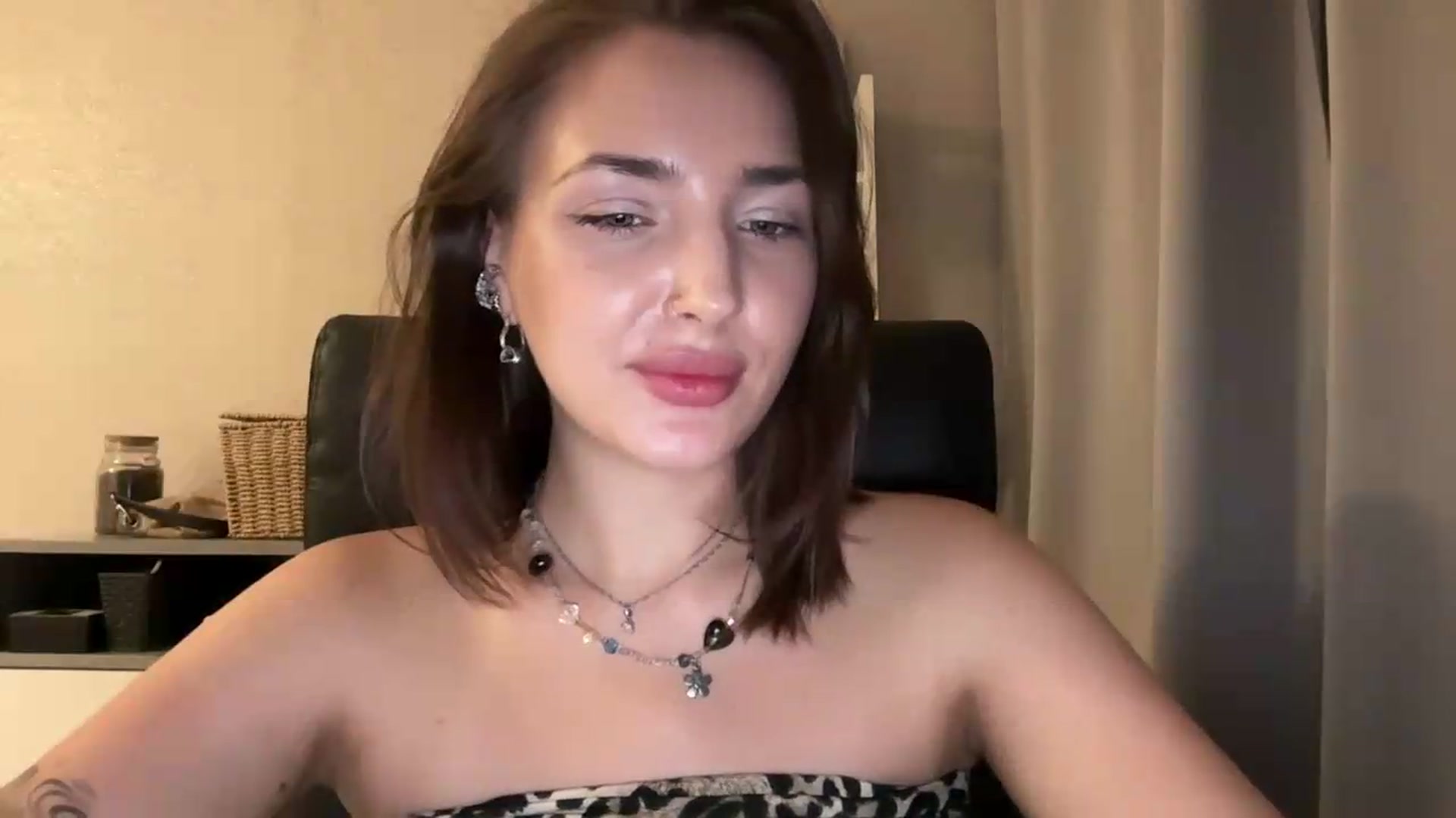 Gallery image thumbnail from Di_Pearl's myfreecams stream on, 06/30/2026, 22:19 image 8 of 20