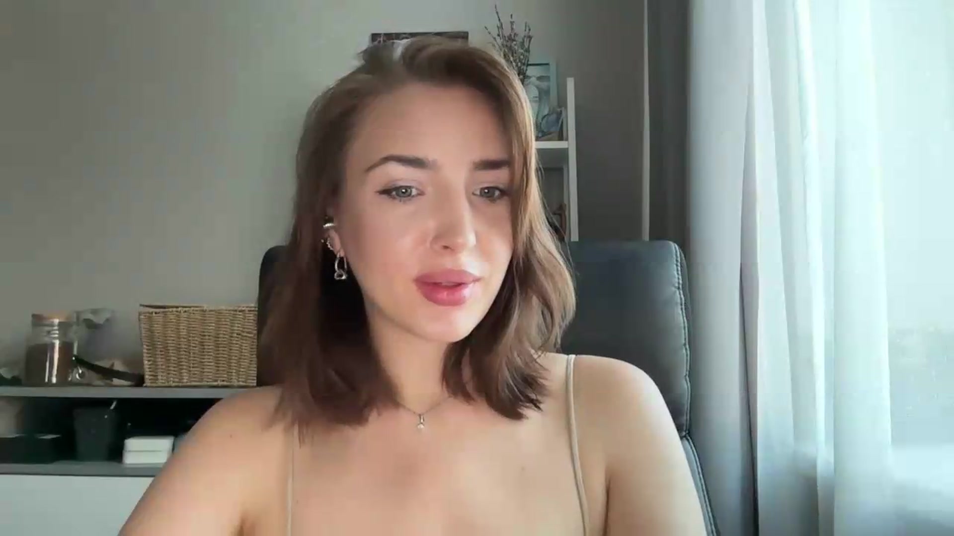 Gallery image thumbnail from Di_Pearl's myfreecams stream on, 07/01/2026, 16:31 image 19 of 20