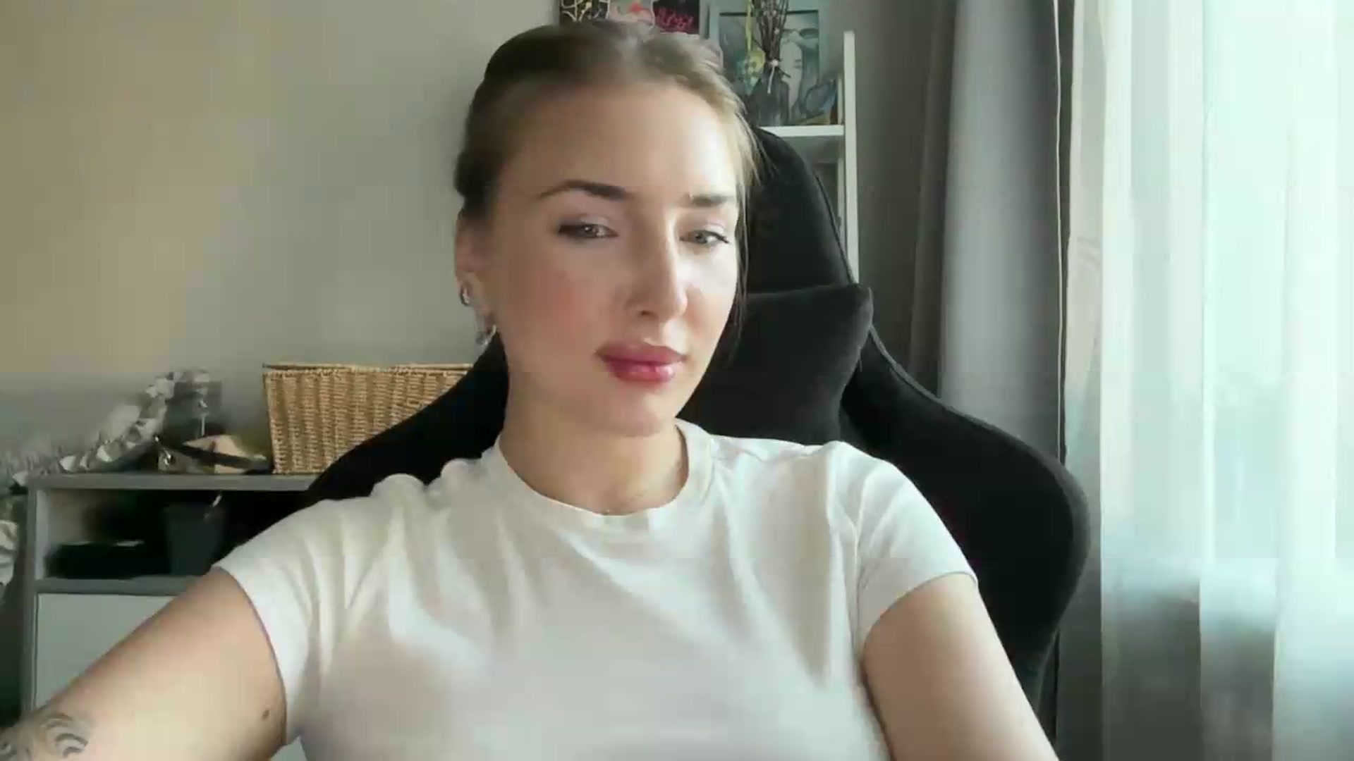 Gallery image thumbnail from Di_Pearl's myfreecams stream on, 07/02/2026, 16:17 image 15 of 20