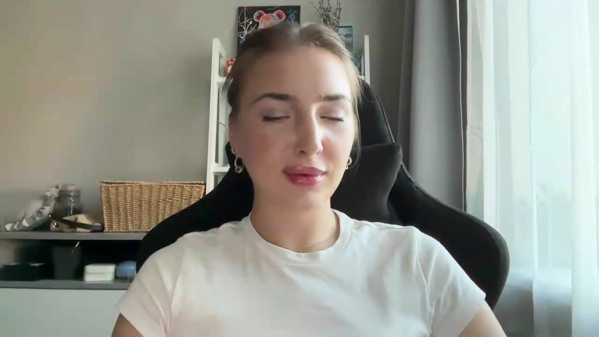 Gallery image thumbnail from Di_Pearl's myfreecams stream on, 07/02/2026, 16:17 image 14 of 20