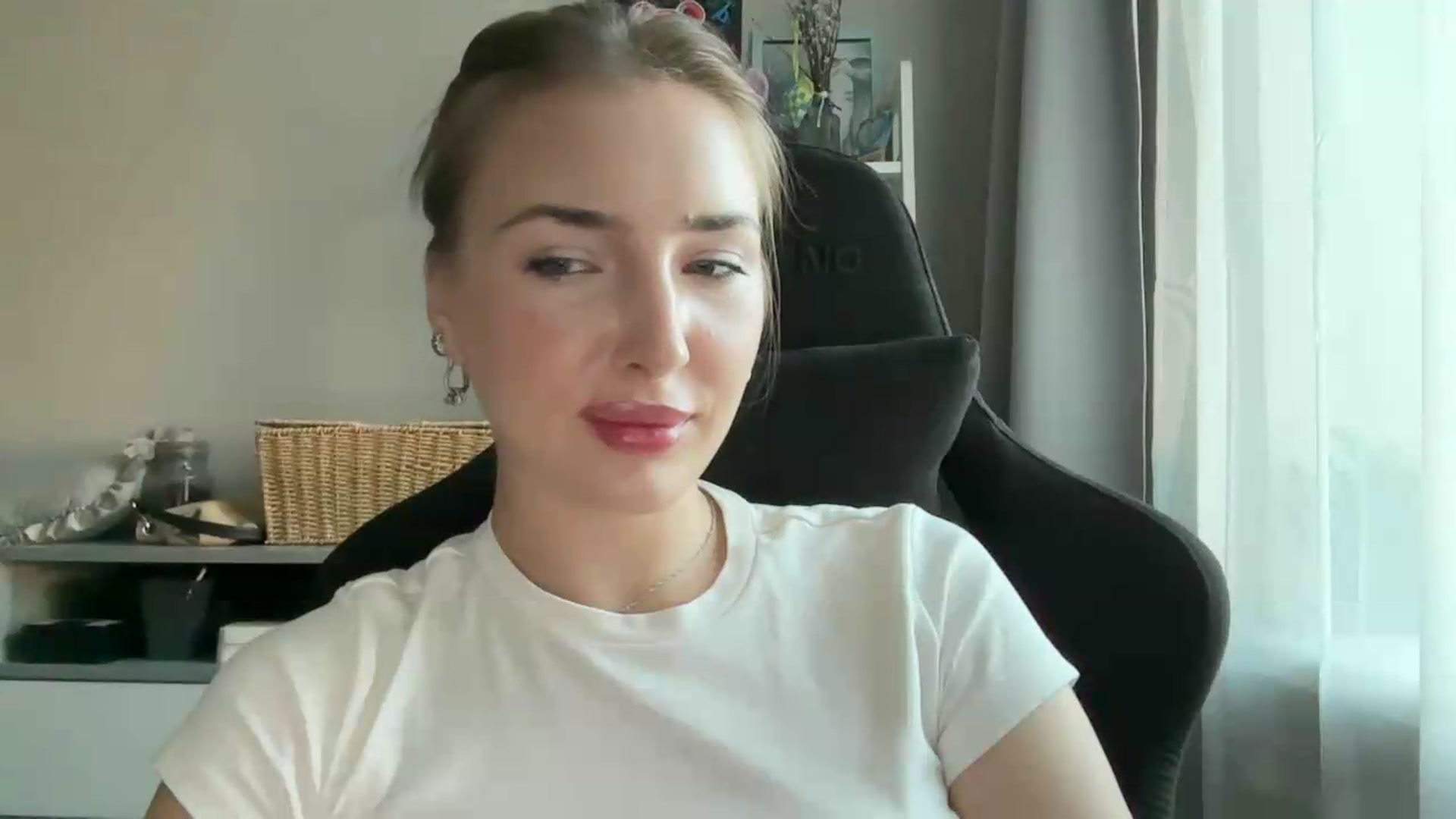 Gallery image thumbnail from Di_Pearl's myfreecams stream on, 07/02/2026, 16:17 image 19 of 20