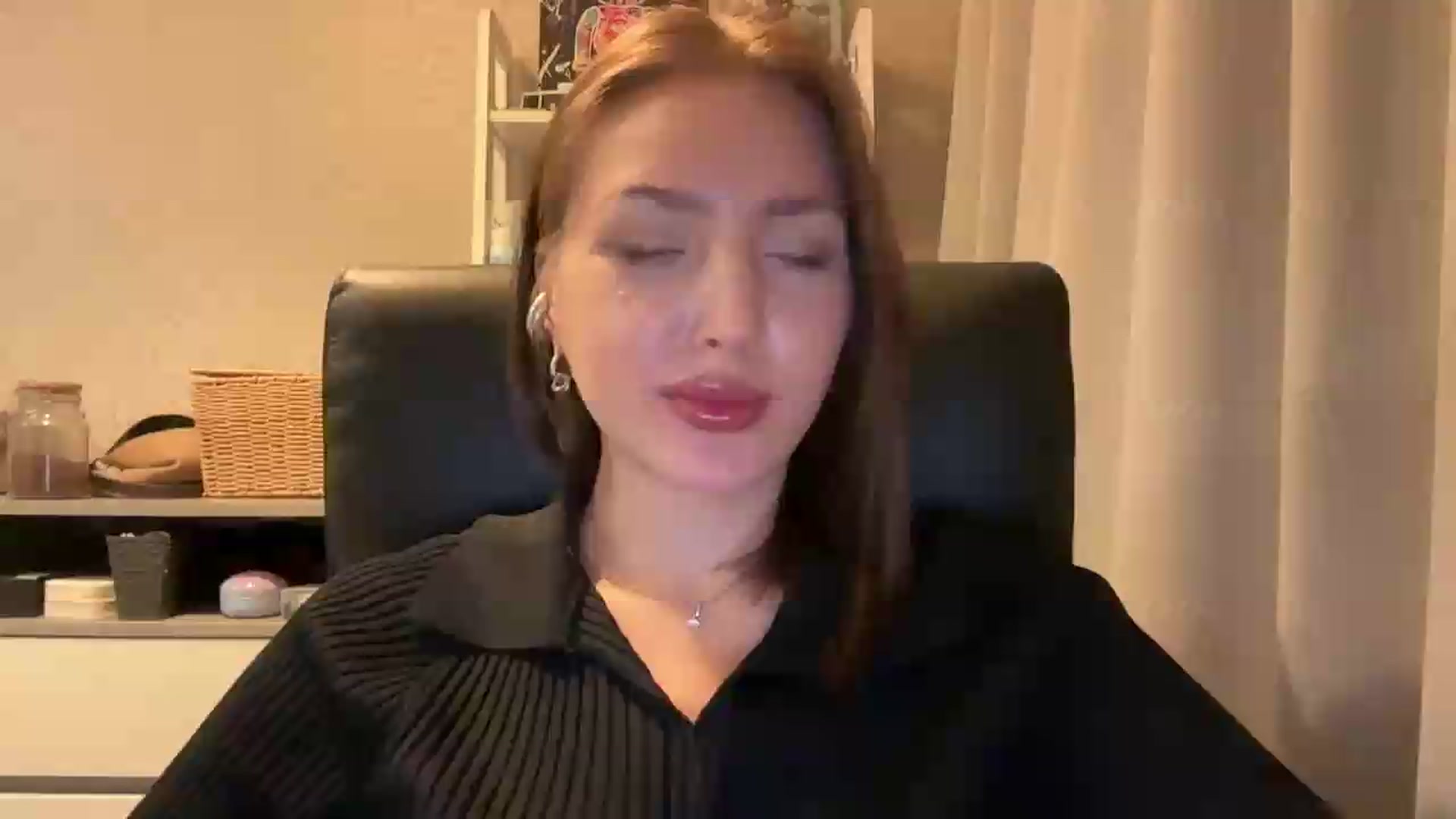 Gallery image thumbnail from Di_Pearl's myfreecams stream on, 07/08/2026, 18:41 image 14 of 20