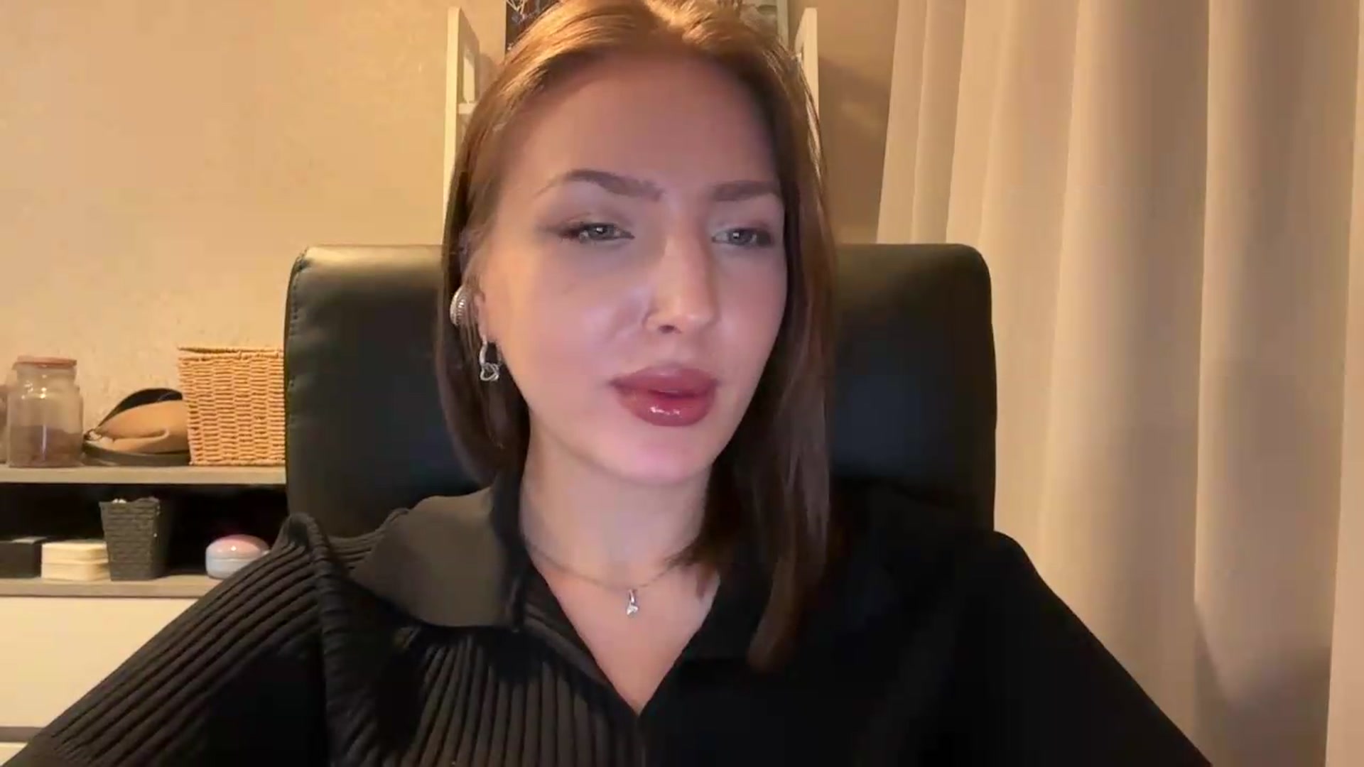 Gallery image thumbnail from Di_Pearl's myfreecams stream on, 07/08/2026, 18:41 image 15 of 20