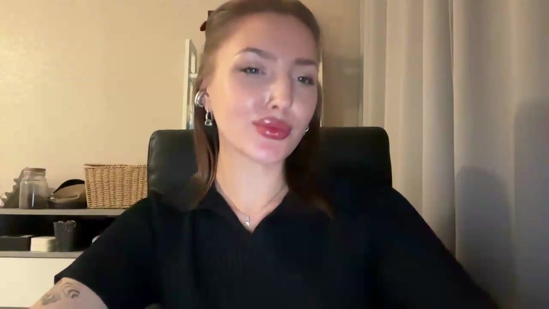 Gallery image thumbnail from Di_Pearl's myfreecams stream on, 07/08/2026, 21:24 image 18 of 20