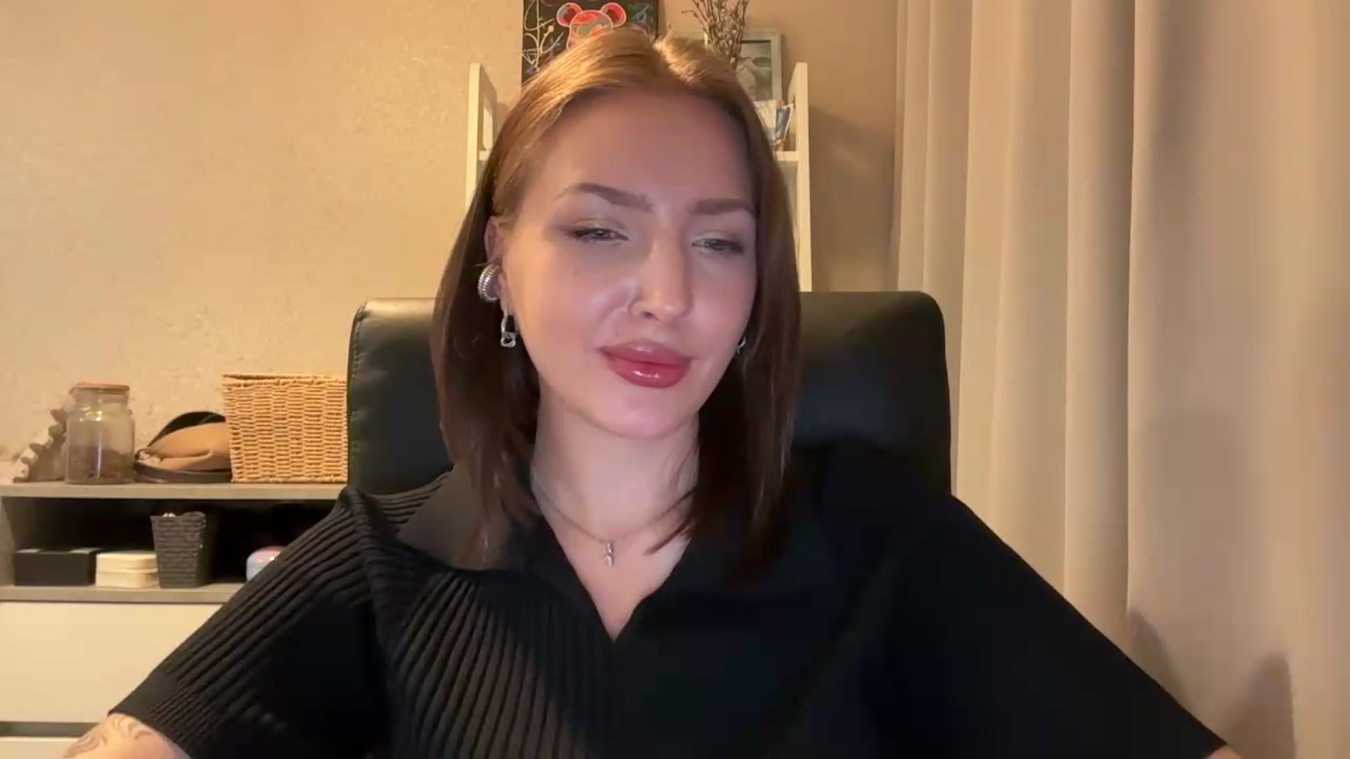 Gallery image thumbnail from Di_Pearl's myfreecams stream on, 07/08/2026, 21:24 image 6 of 20