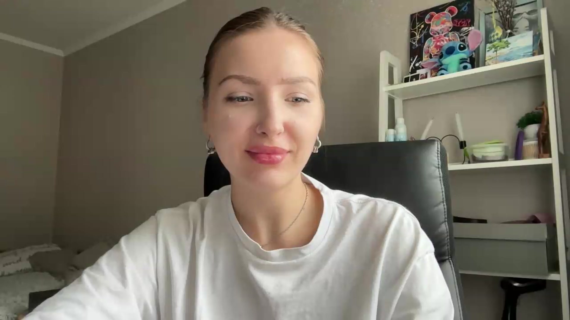 Gallery image thumbnail from Di_Pearl's myfreecams stream on, 07/10/2026, 14:04 image 17 of 20